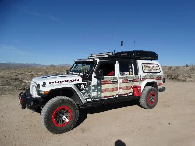 Jeep Gladiator A.R.E. CX EVOLVE CAP installed DSC00564