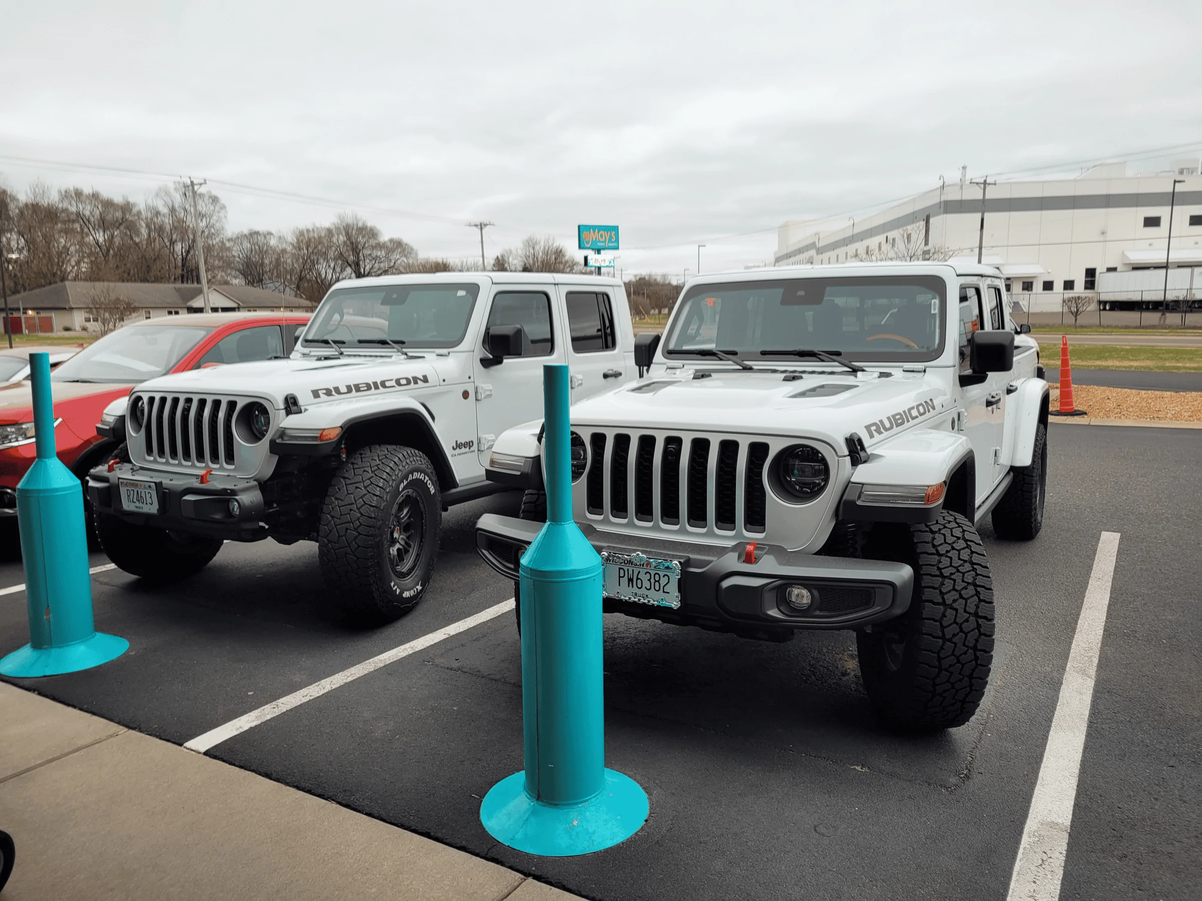 Jeep Gladiator Jeeps Parking Next To Jeeps 1650959609212
