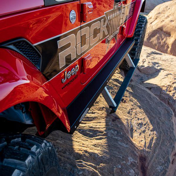 Jeep Gladiator New in box ROCKSLIDE Engineering Steps - for sale dsc2636