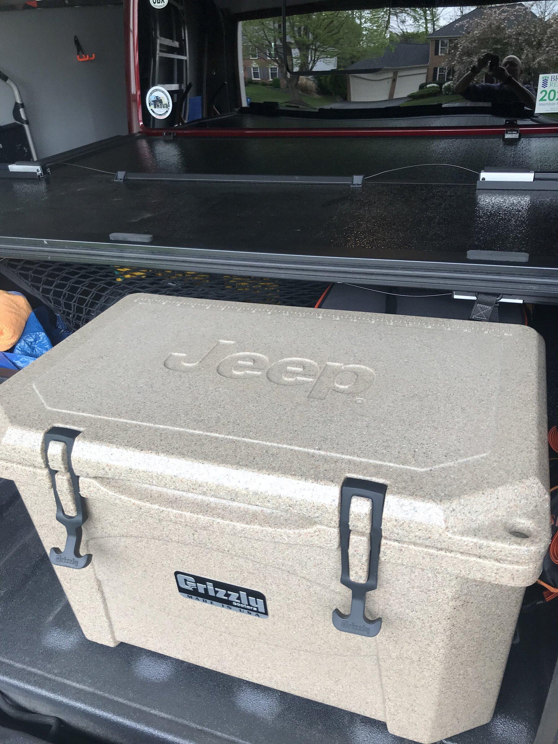 Jeep Gladiator Cooler doesnt fit with tonneau cover IMG_4526