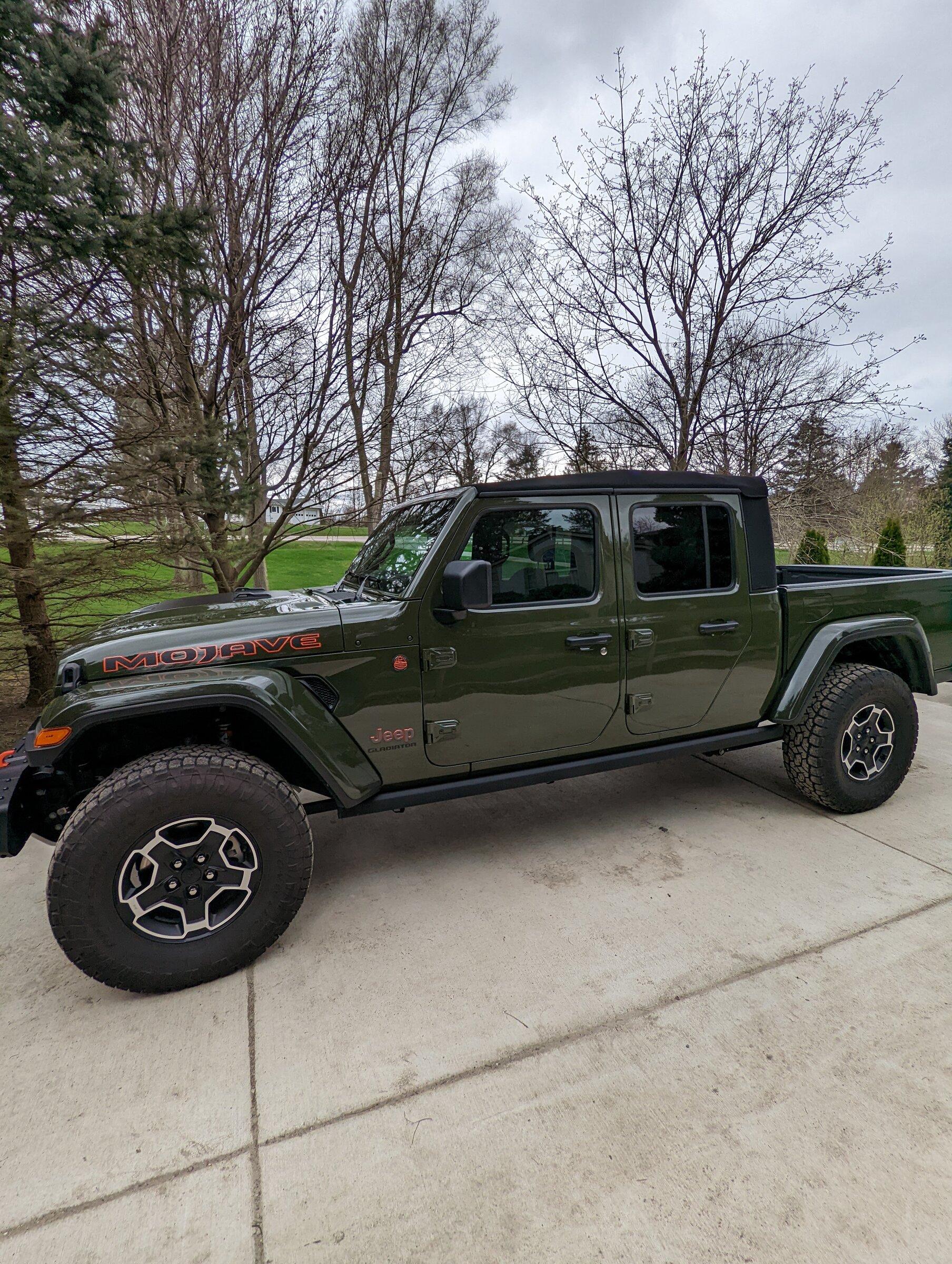 Jeep Gladiator Whats the best color combo? PXL_20220426_193511285