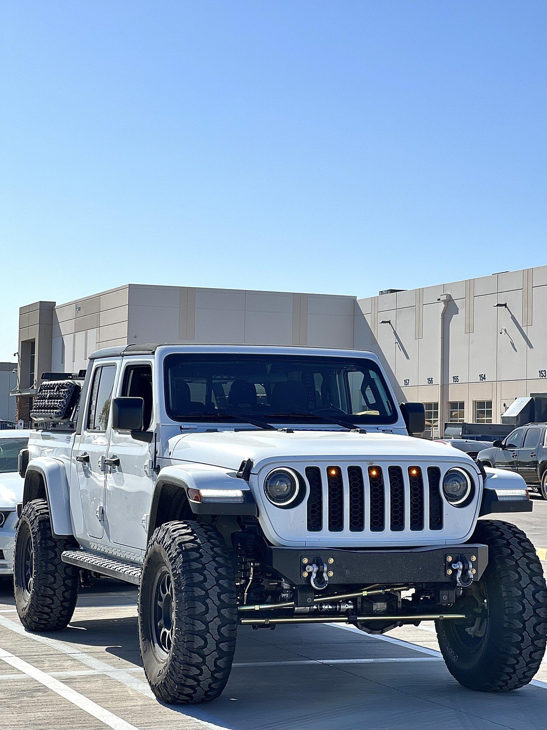 Jeep Gladiator BRIGHT WHITE Gladiator JT Club AAD277C5-C60C-414A-BFB2-DA4C6B2D650B