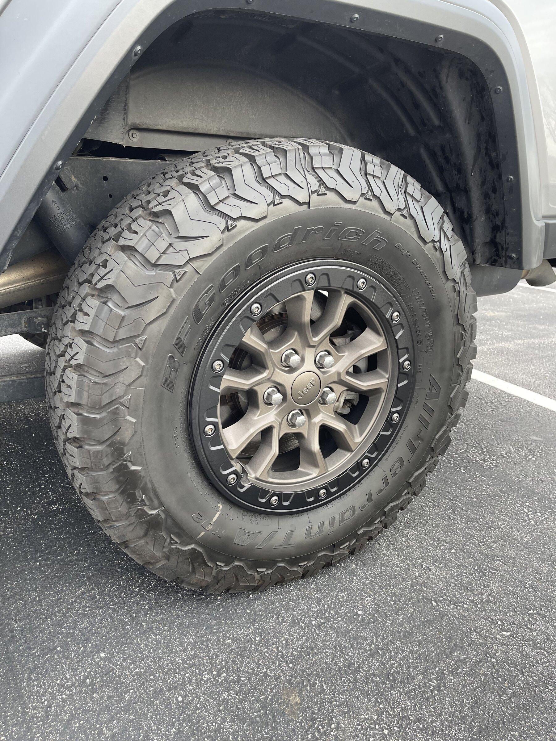 Jeep Gladiator Rubicon 392 wheels and tires IMG_0573