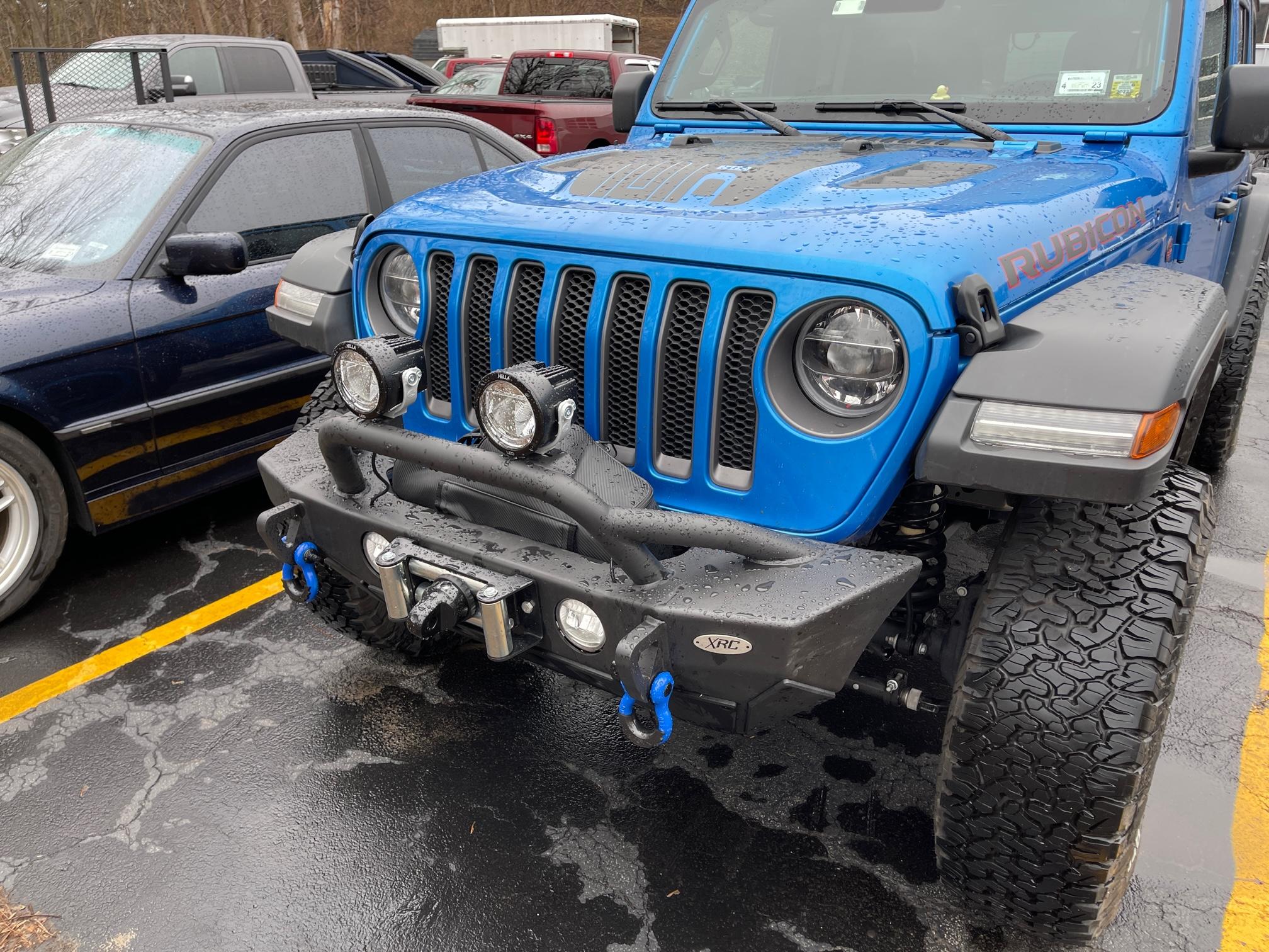 Jeep Gladiator Adjusting Gladiator sport fog lights Front.JPG