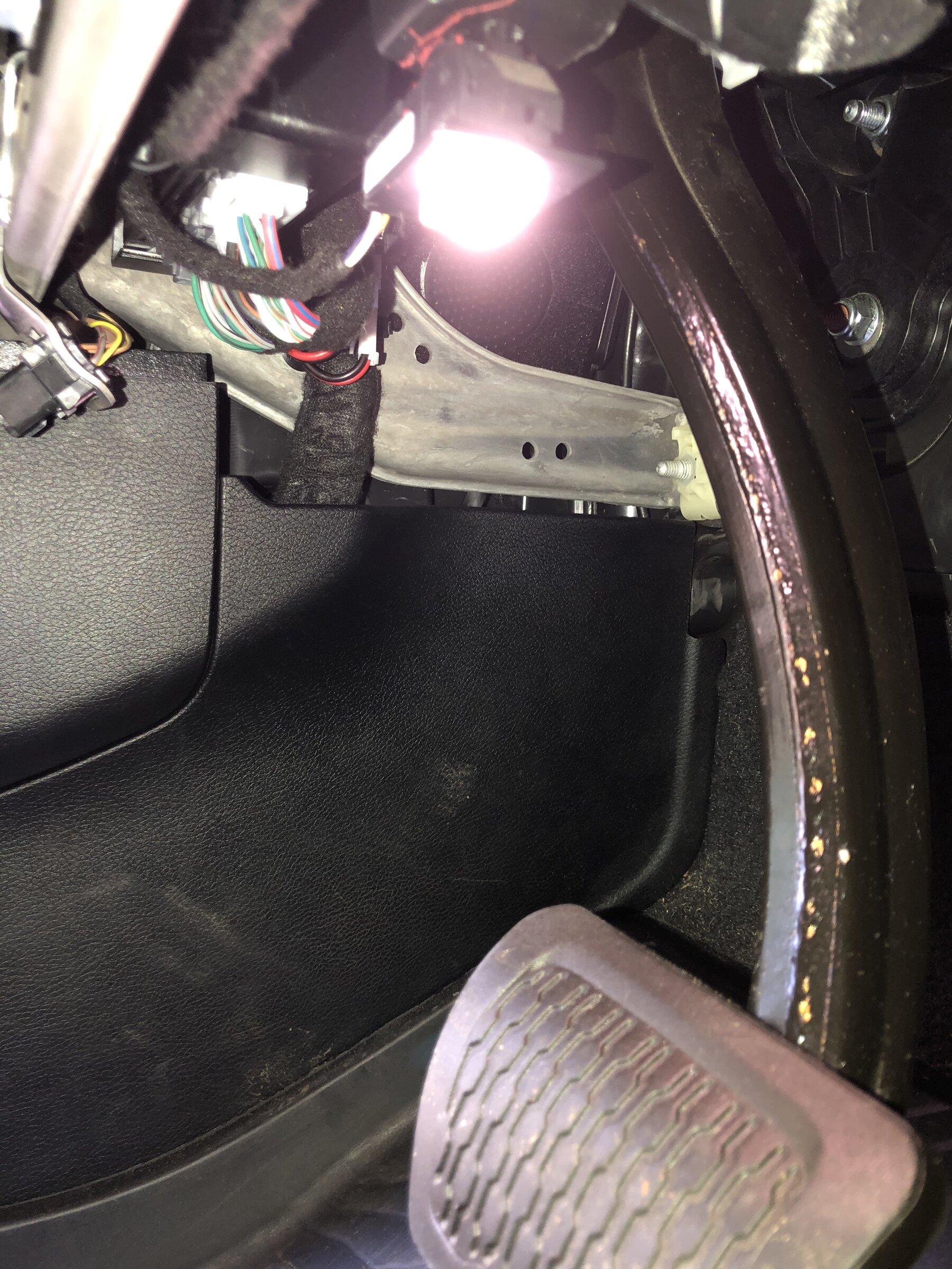 Jeep Gladiator Midland MXT275 Micro Mobile GMRS Stealth Install BEE54296-6215-49AB-A6B6-36F77F4144BE