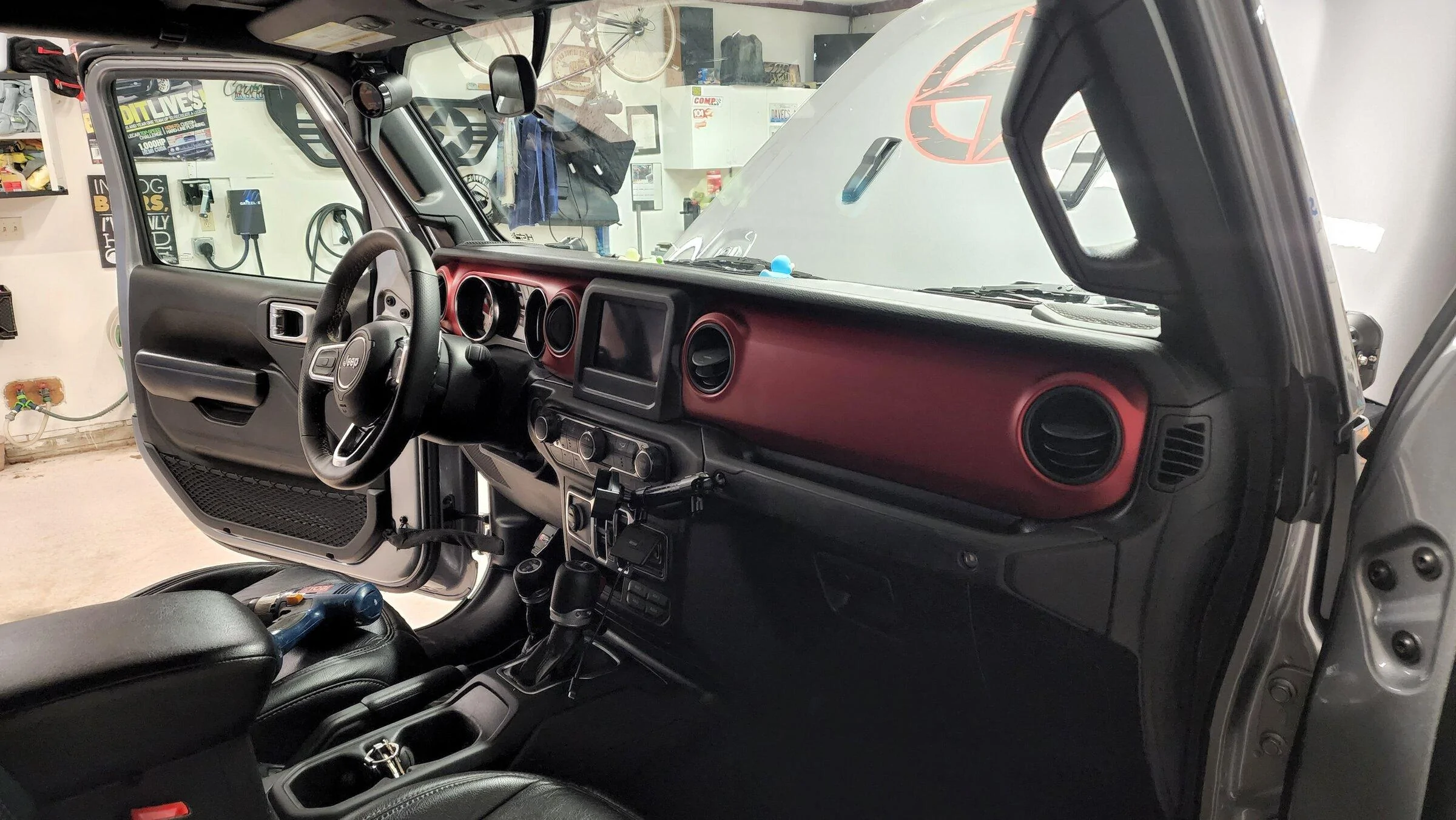 Jeep Gladiator Leather Dash Panels (anybody?) 20220427_195721