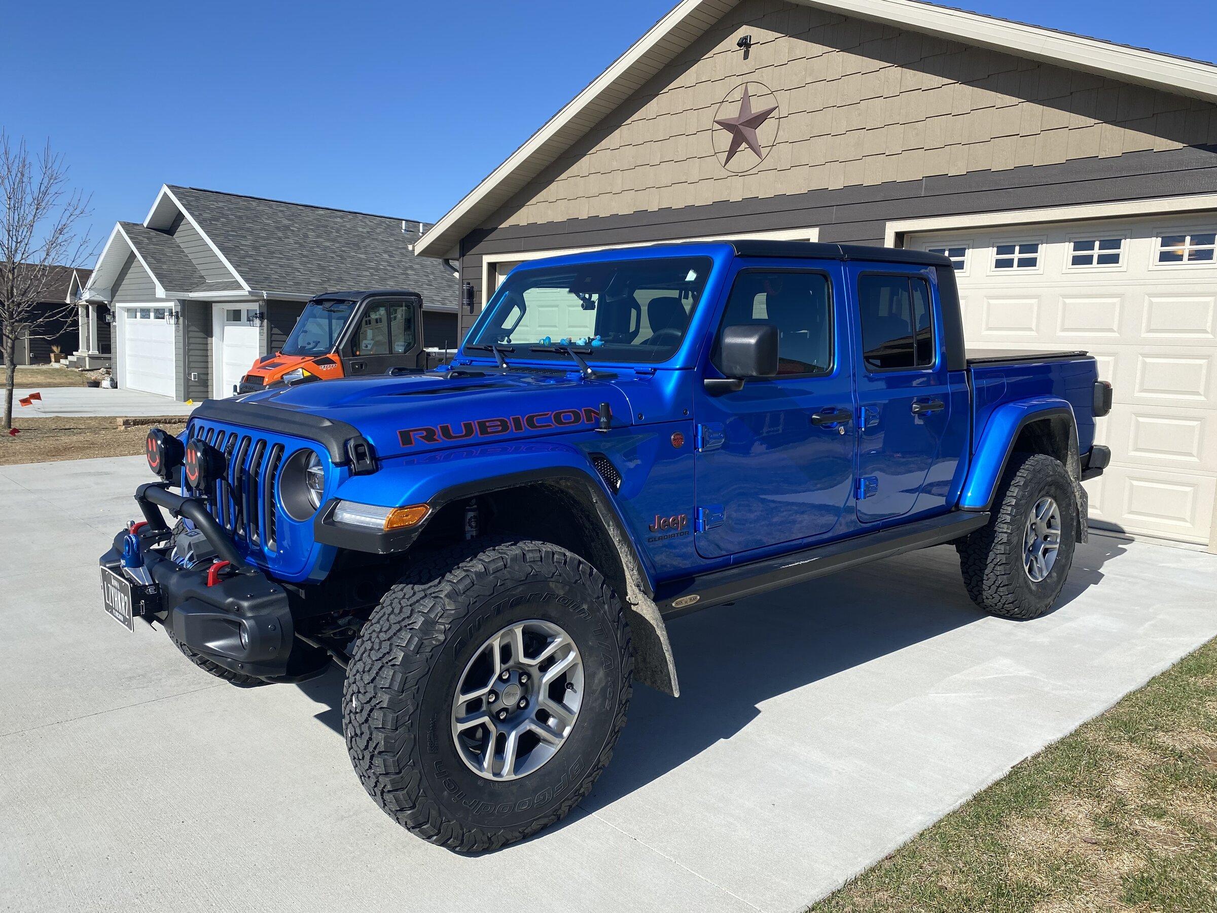 Jeep Gladiator Iowa Hydro-Blue Rubicon 330CFB53-5DF4-4891-834E-AA59E41DB051