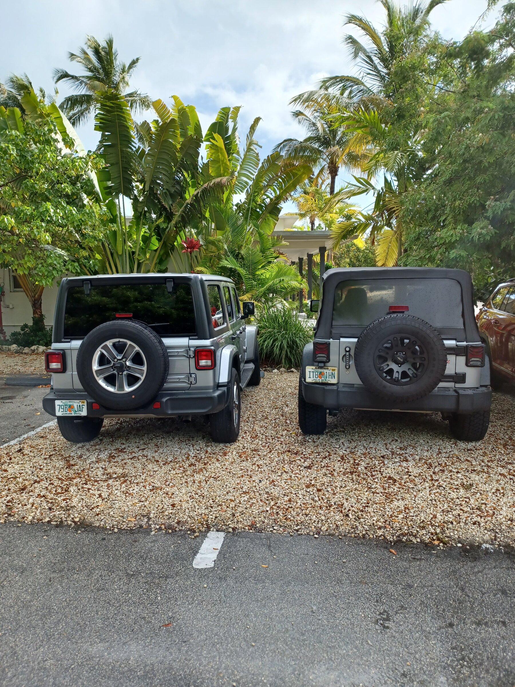 Jeep Gladiator Jeeps Parking Next To Jeeps 20220423_090908
