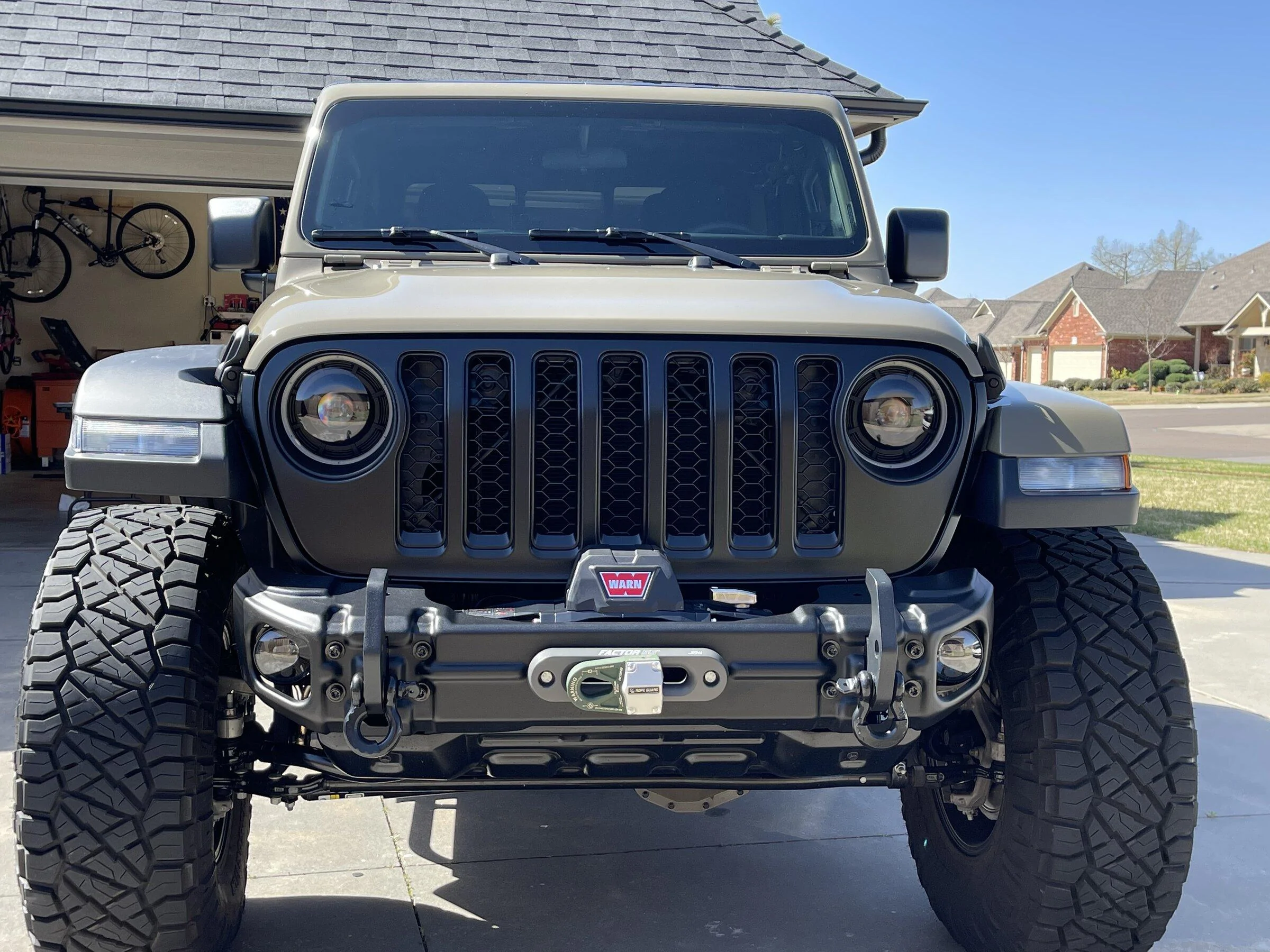 Jeep Gladiator Adding rubicon front fender flares to sport max tow 5A509CB9-8C54-4EB6-B1D0-56F75F865E51