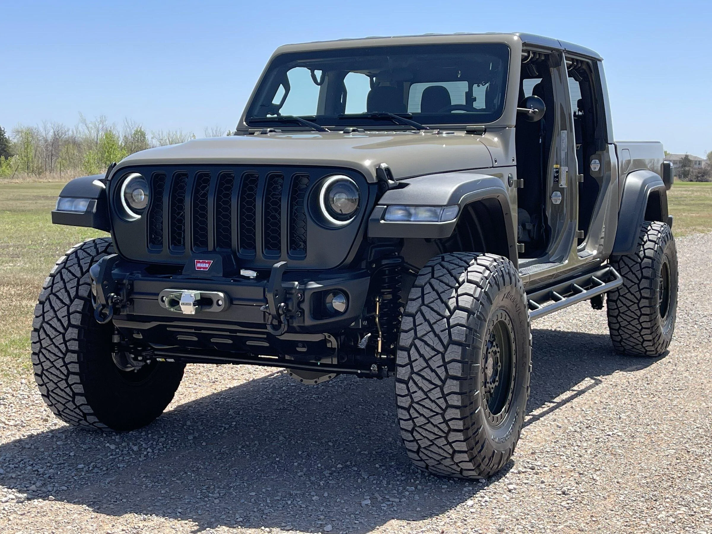 Jeep Gladiator Adding rubicon front fender flares to sport max tow 2A7D70E7-ED3C-4B19-8882-7A5631200328