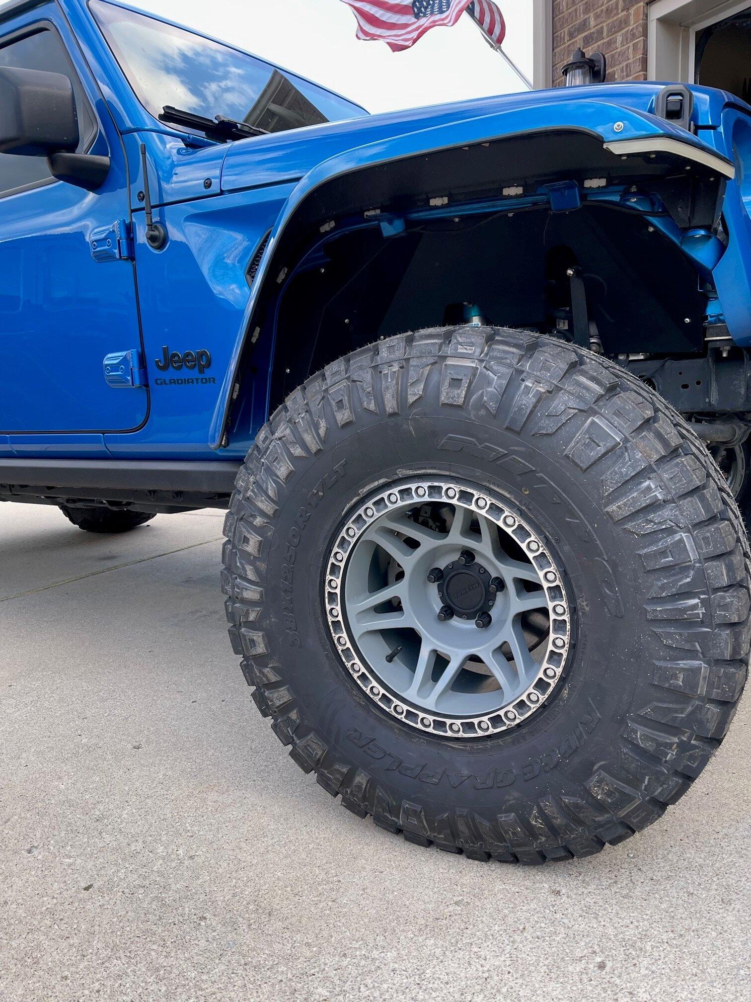 Jeep Gladiator Adding rubicon front fender flares to sport max tow GLad wheel