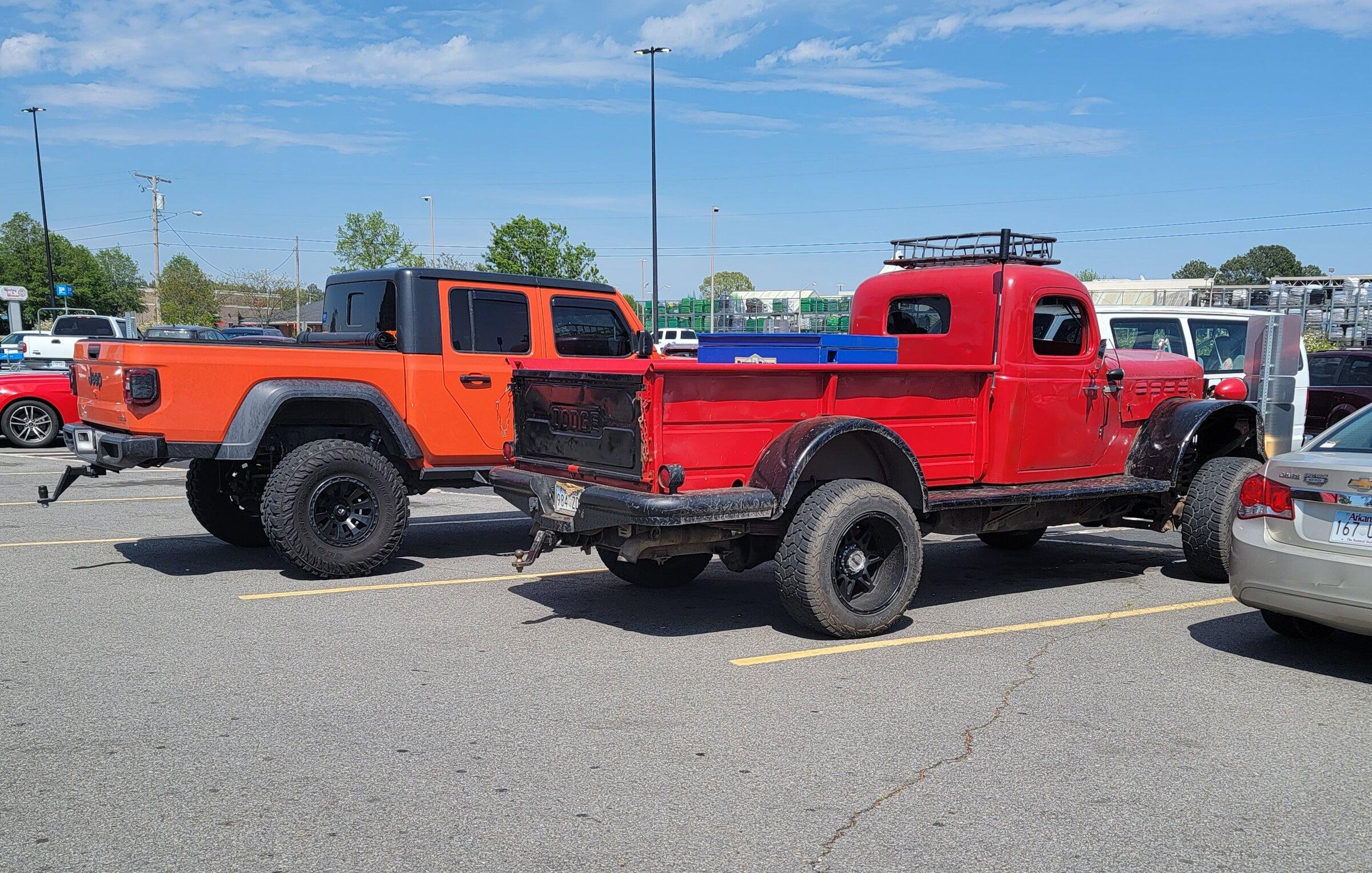 Jeep Gladiator Jeeps Parking Next To Jeeps 20220429_151624
