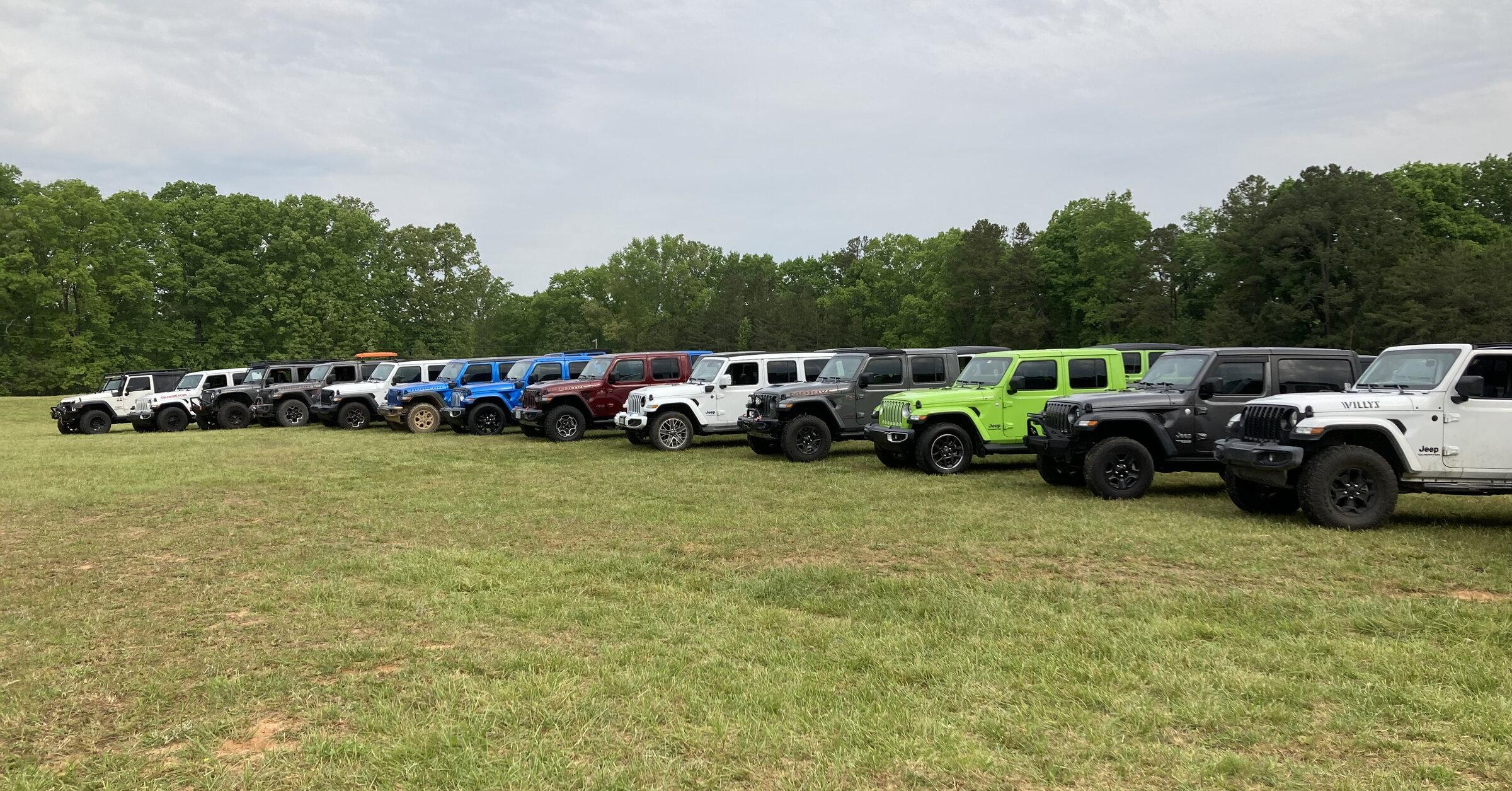 Jeep Gladiator Jeeps Parking Next To Jeeps 1 Line U