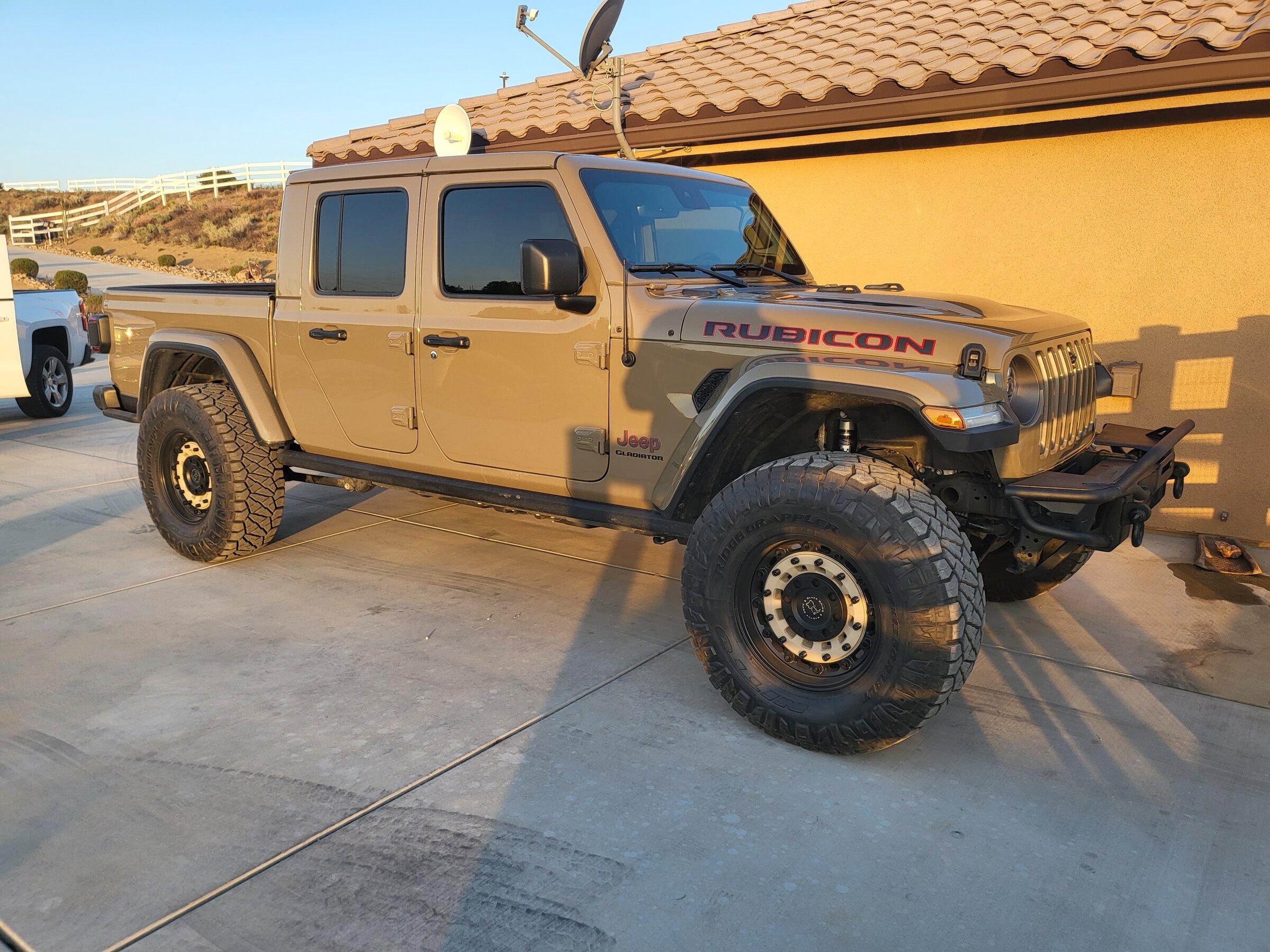 Jeep Gladiator JKS vs. Mopar Express lifts 20220425_062643