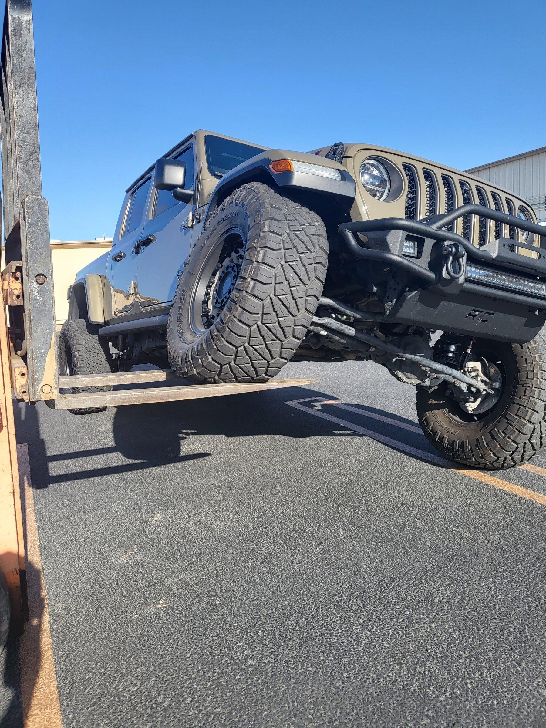 Jeep Gladiator JKS vs. Mopar Express lifts 20220429_080816