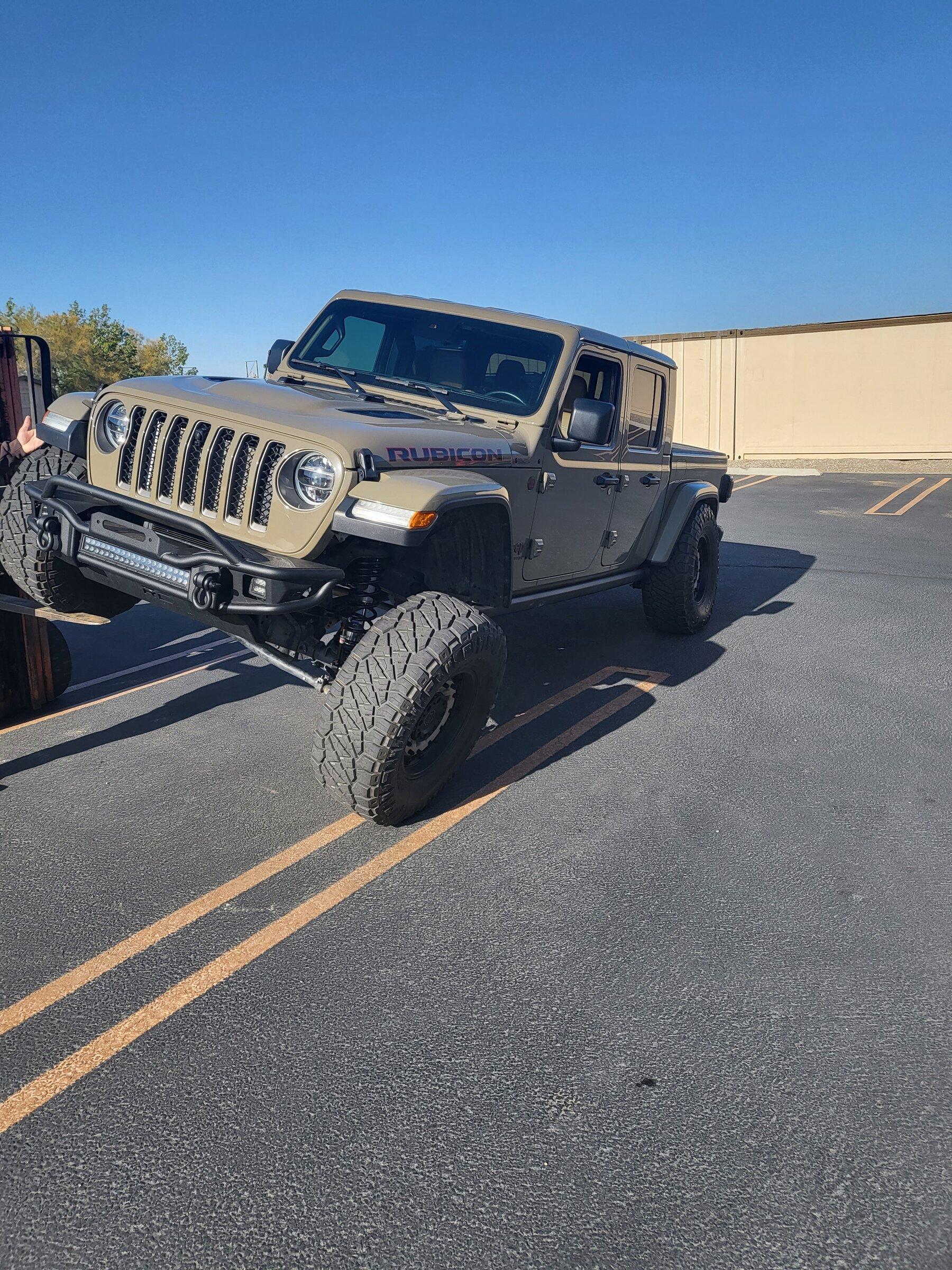 Jeep Gladiator JKS vs. Mopar Express lifts 20220429_080806
