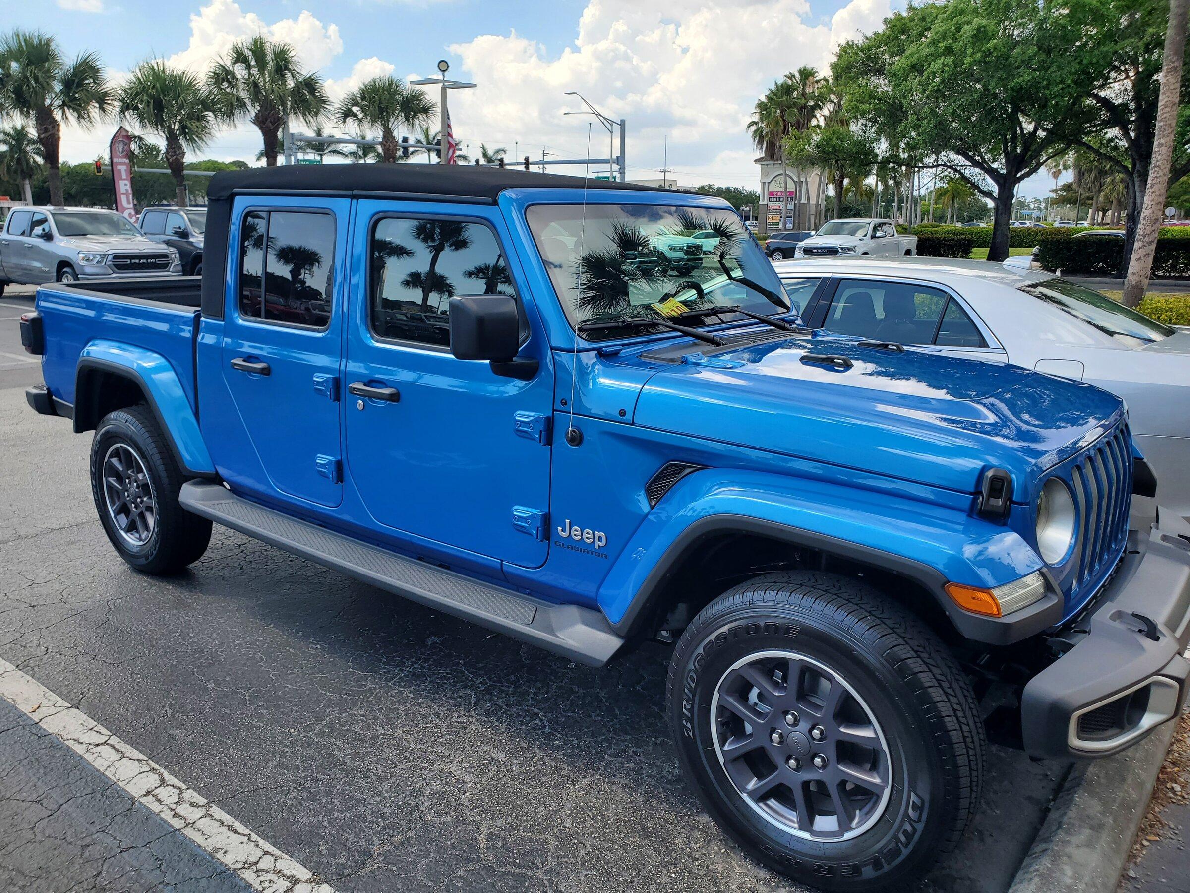 Jeep Gladiator HYDRO BLUE PEARL Gladiator JT Club Jeep Neptune