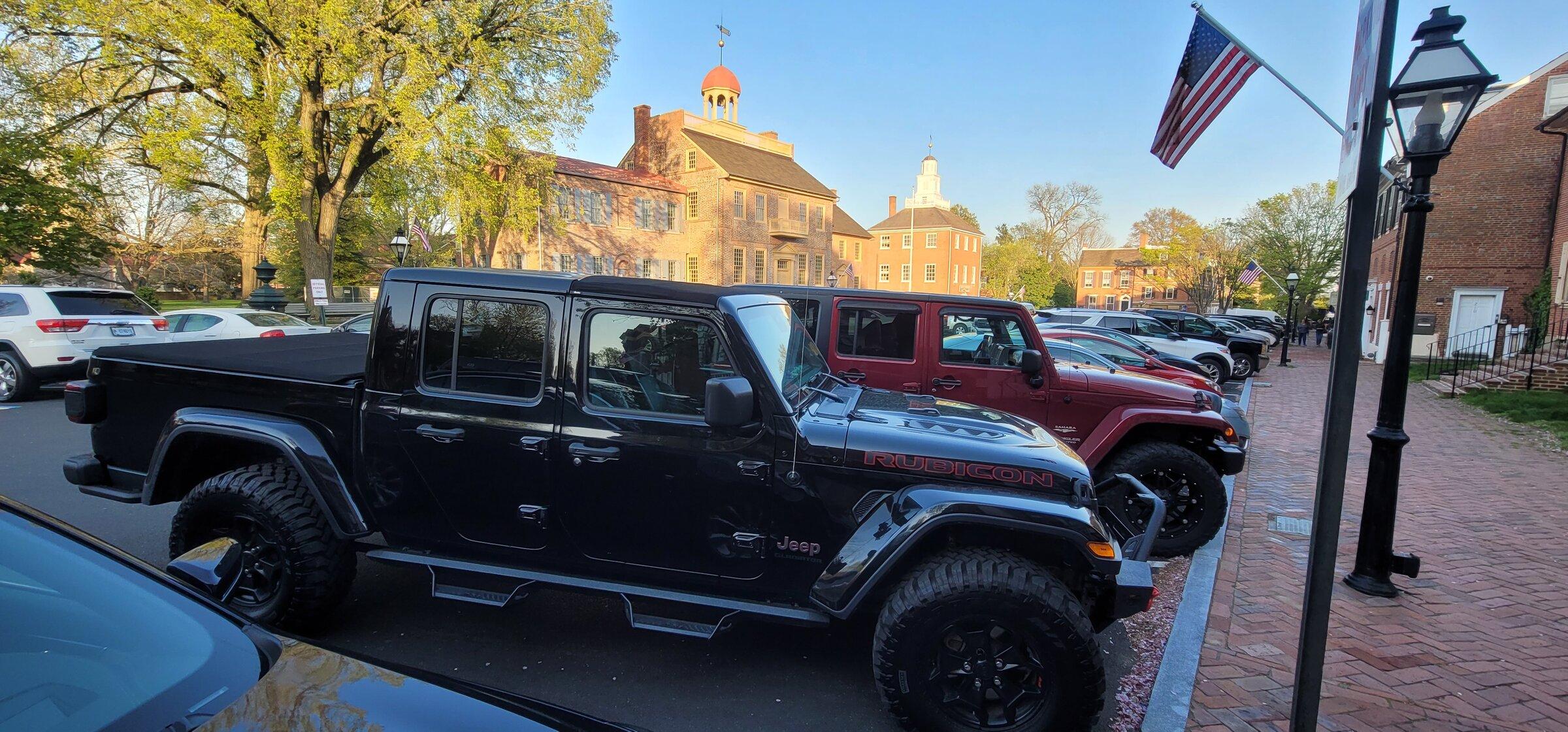 Jeep Gladiator Jeeps Parking Next To Jeeps 20220429_185417