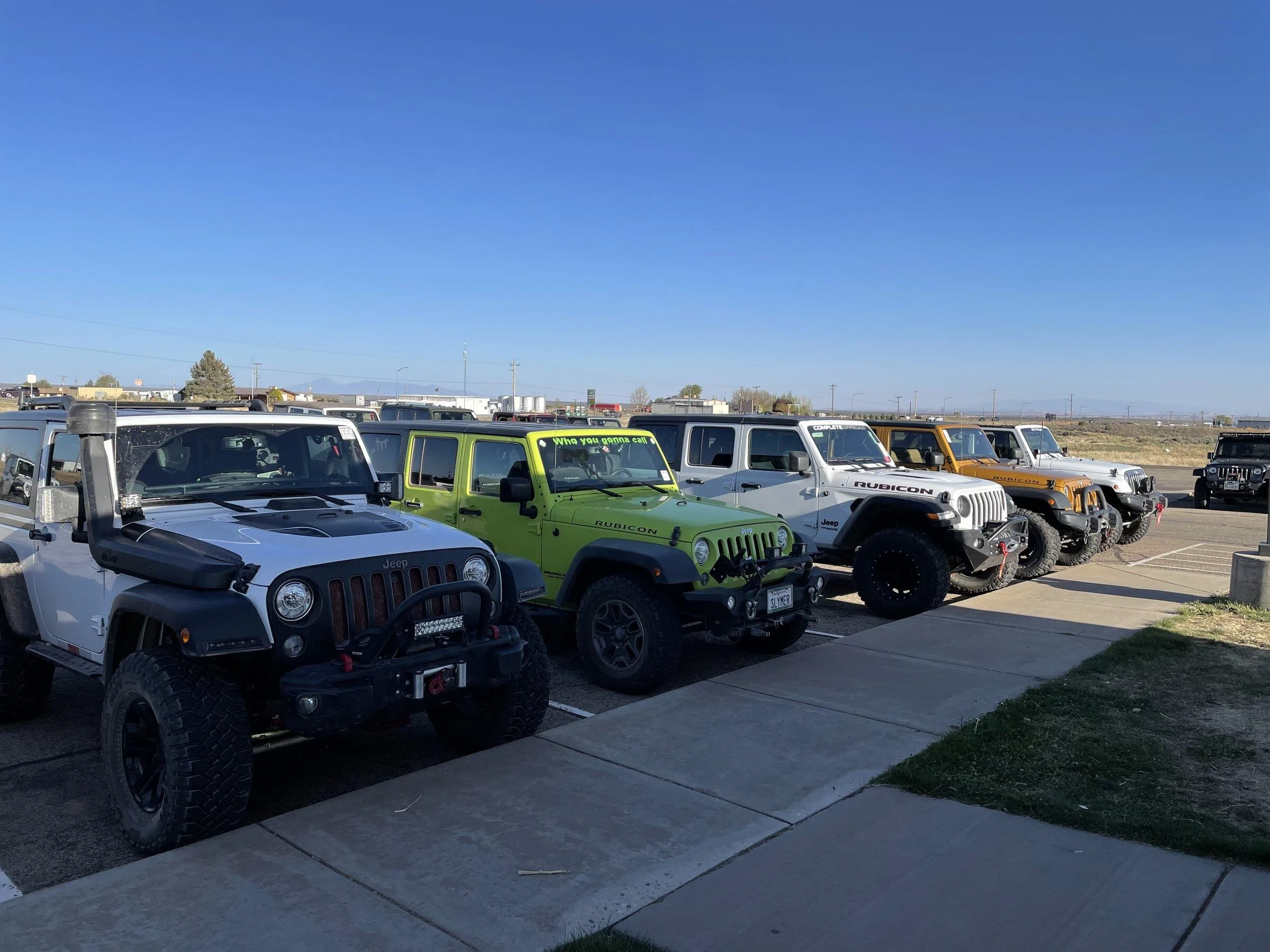 Jeep Gladiator Jeeps Parking Next To Jeeps 2D4BF459-DB33-4AA4-9B27-529E0A94260A