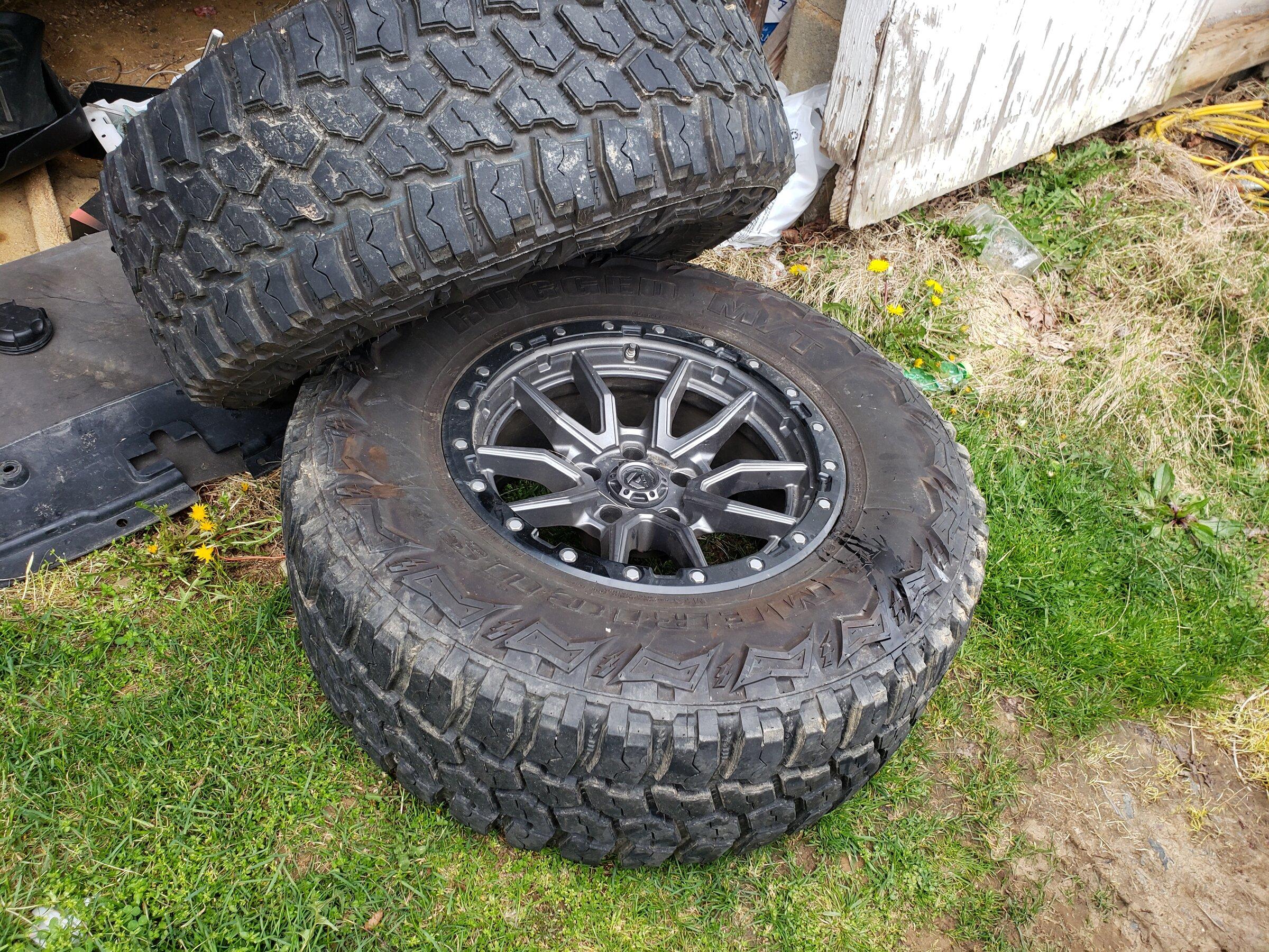 Jeep Gladiator 18x9 fuel rebel and 35 12.50 18 20220421_175138