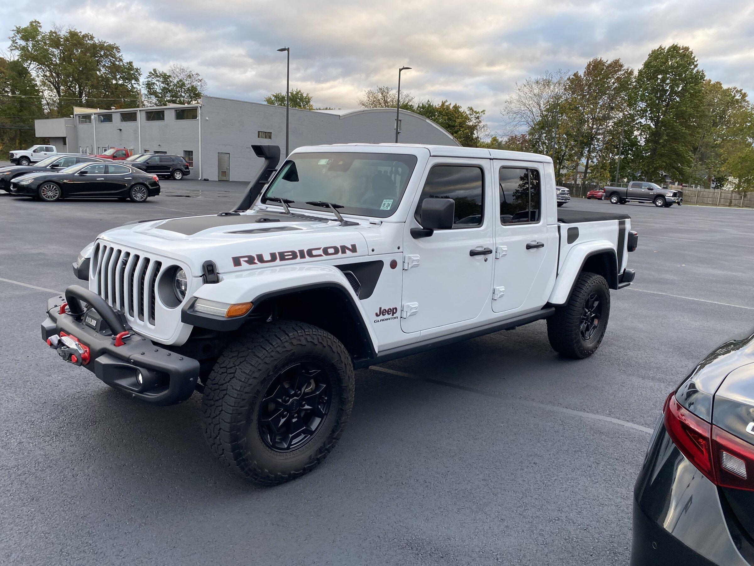 Jeep Gladiator Stickers and decal pics! DB961209-442F-4F36-96FA-B166A963EF83
