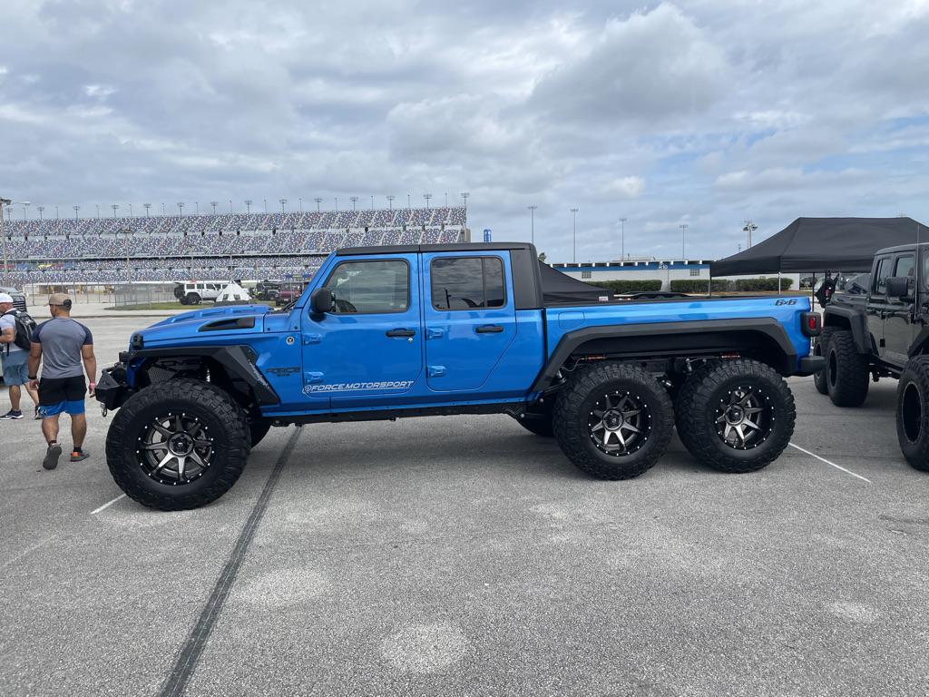 Jeep Gladiator 6 Wheel Gladiators from Jeep Beach 905226E7-ACFC-457B-A331-9EB04B8E643F_1_105_c