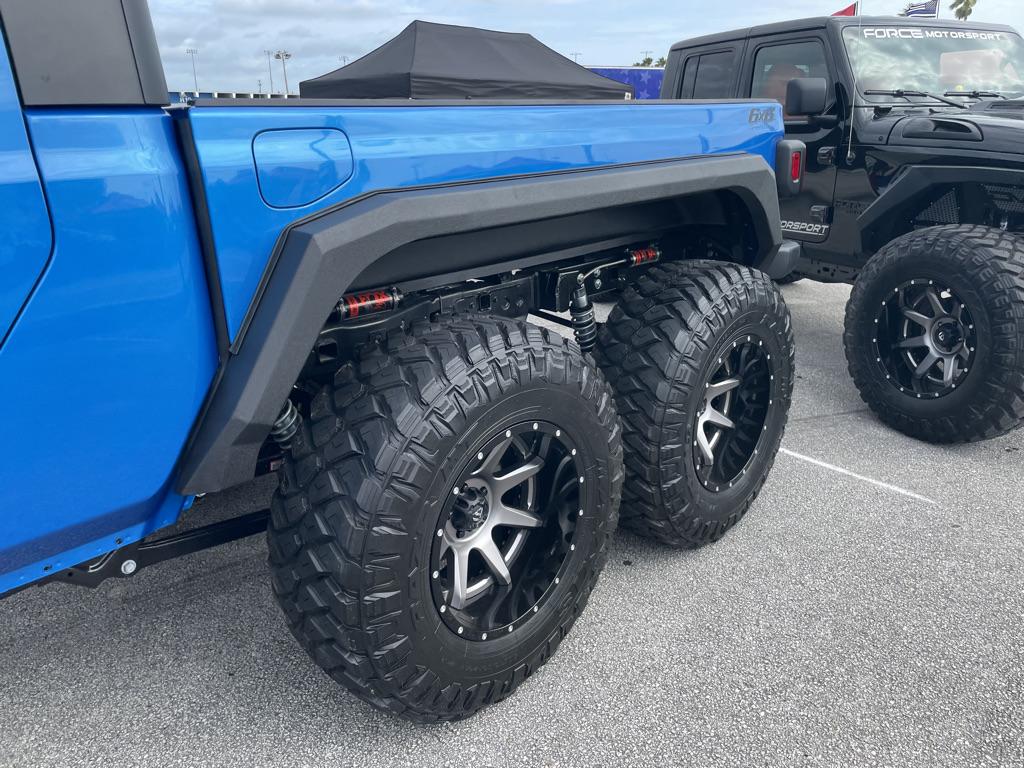Jeep Gladiator 6 Wheel Gladiators from Jeep Beach 8F438ACB-8C5D-4AC7-A6C4-FE3910DD6AC6_1_105_c