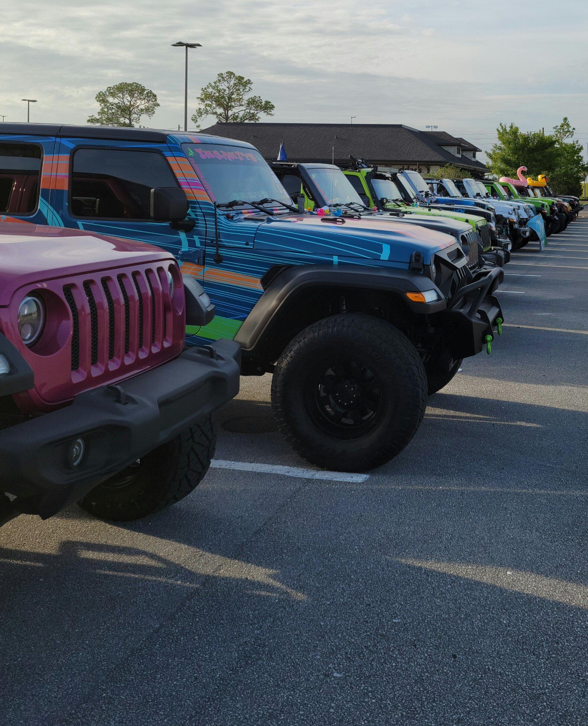 Jeep Gladiator Jeeps Parking Next To Jeeps 20220430_081317