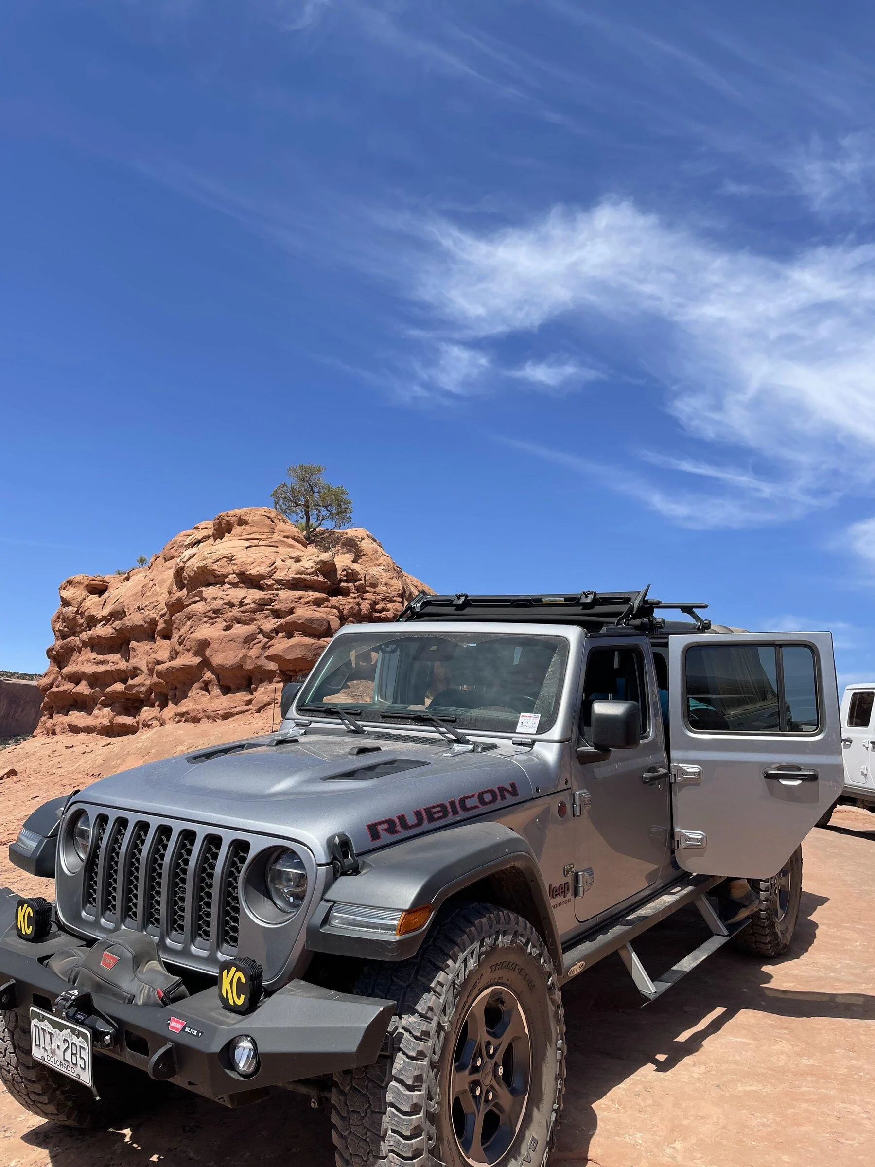 Jeep Gladiator Jeeps Parking Next To Jeeps 47CE8753-96A8-4655-A8DB-44A2F8F898D0