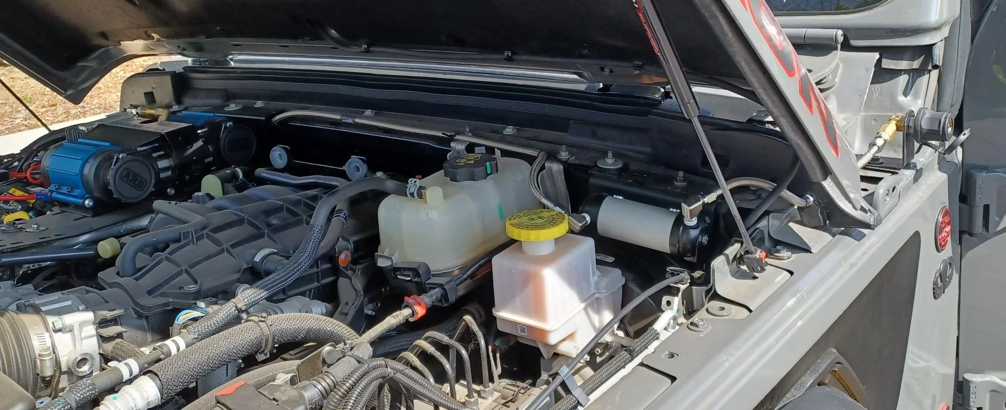 Jeep Gladiator Wrangler 4XE charge port cowl repurposed for ARB on-board air connection 20220501_152339