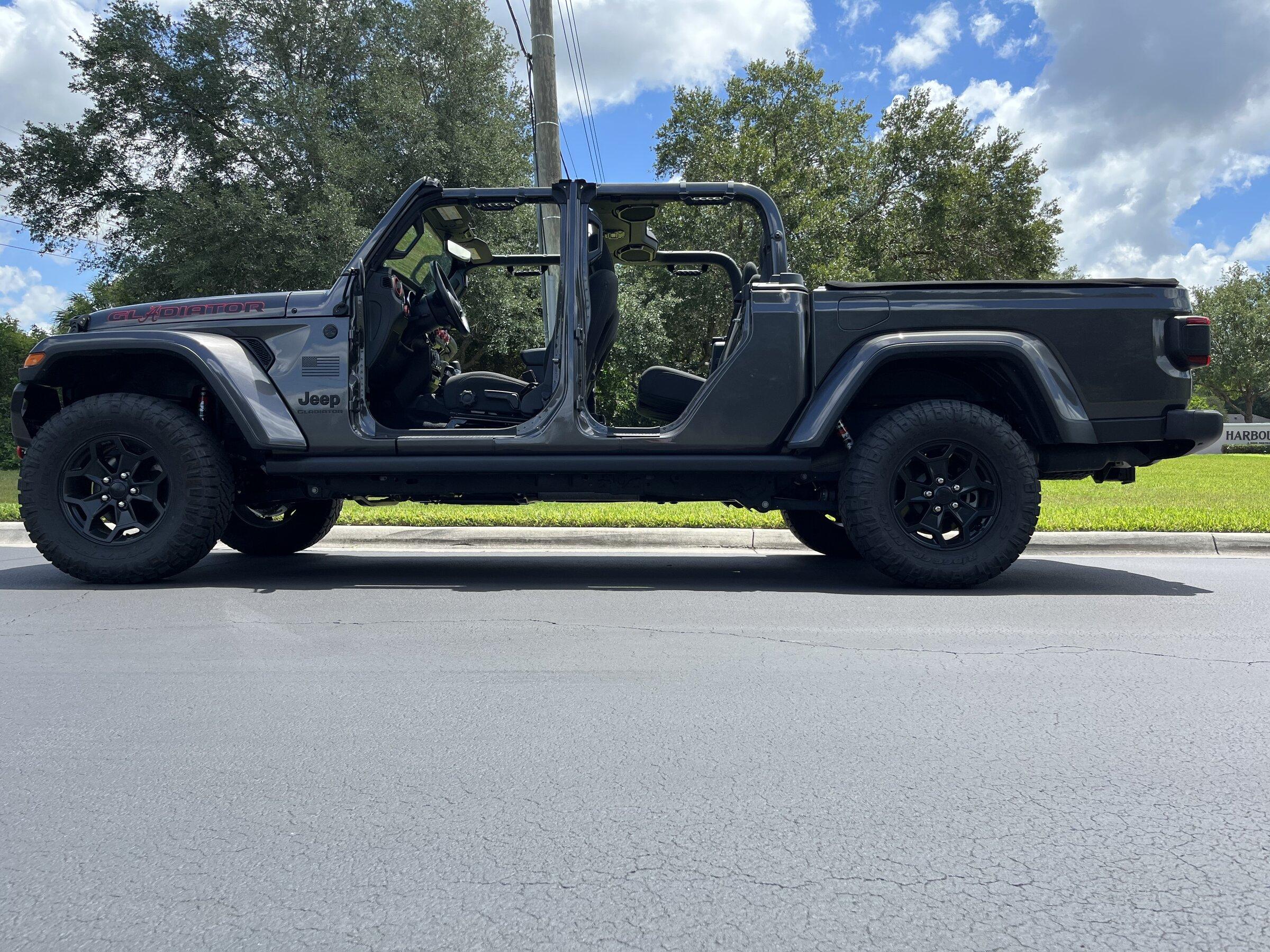 Jeep Gladiator Nude Gladiators (no doors/tops) - pics please 921161DD-CF83-4914-94C1-A5847F9313B2