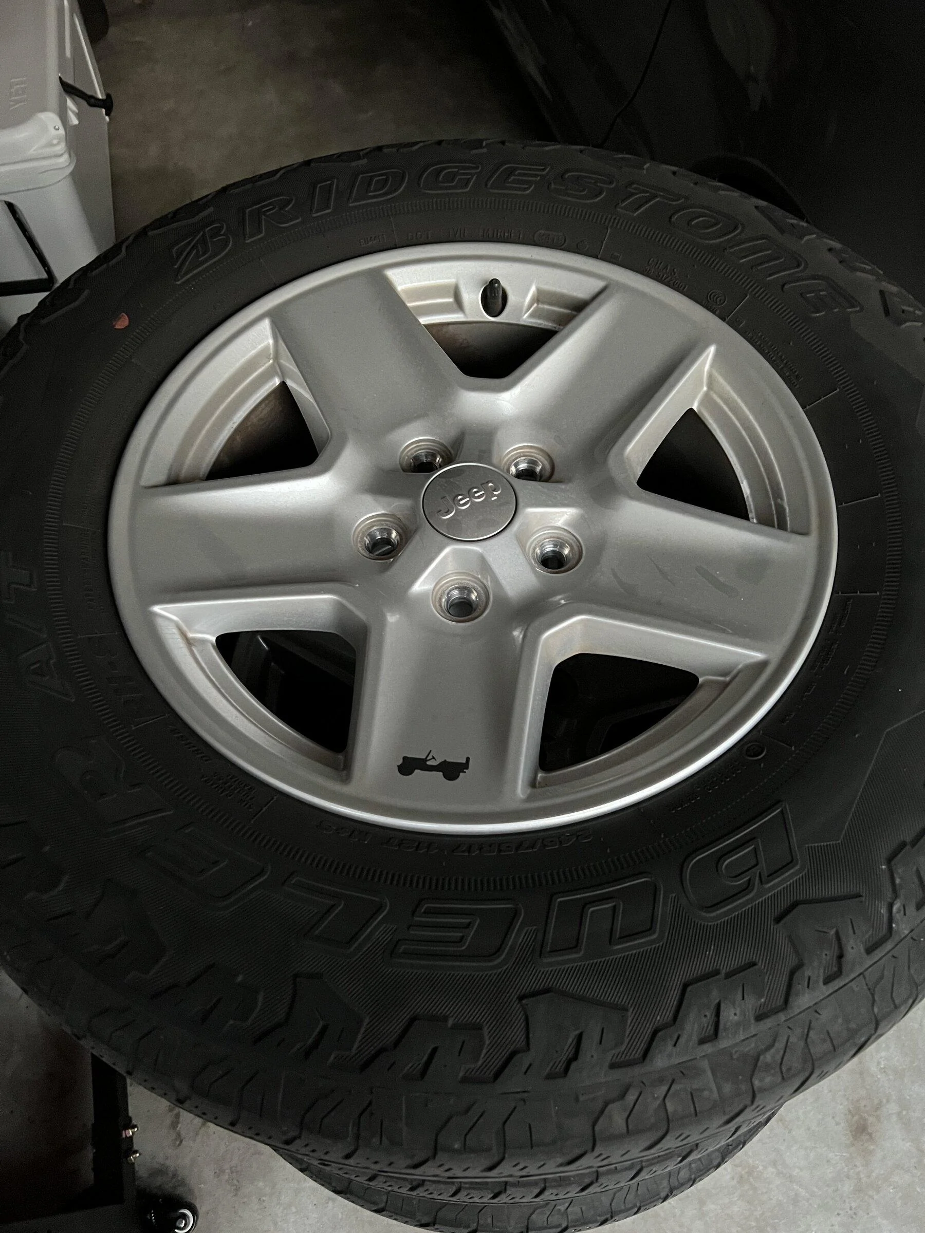 Jeep Gladiator Gladiator Sport 17” stock wheels 740E3D15-BB55-463B-AB2F-F40D9E42D6BE