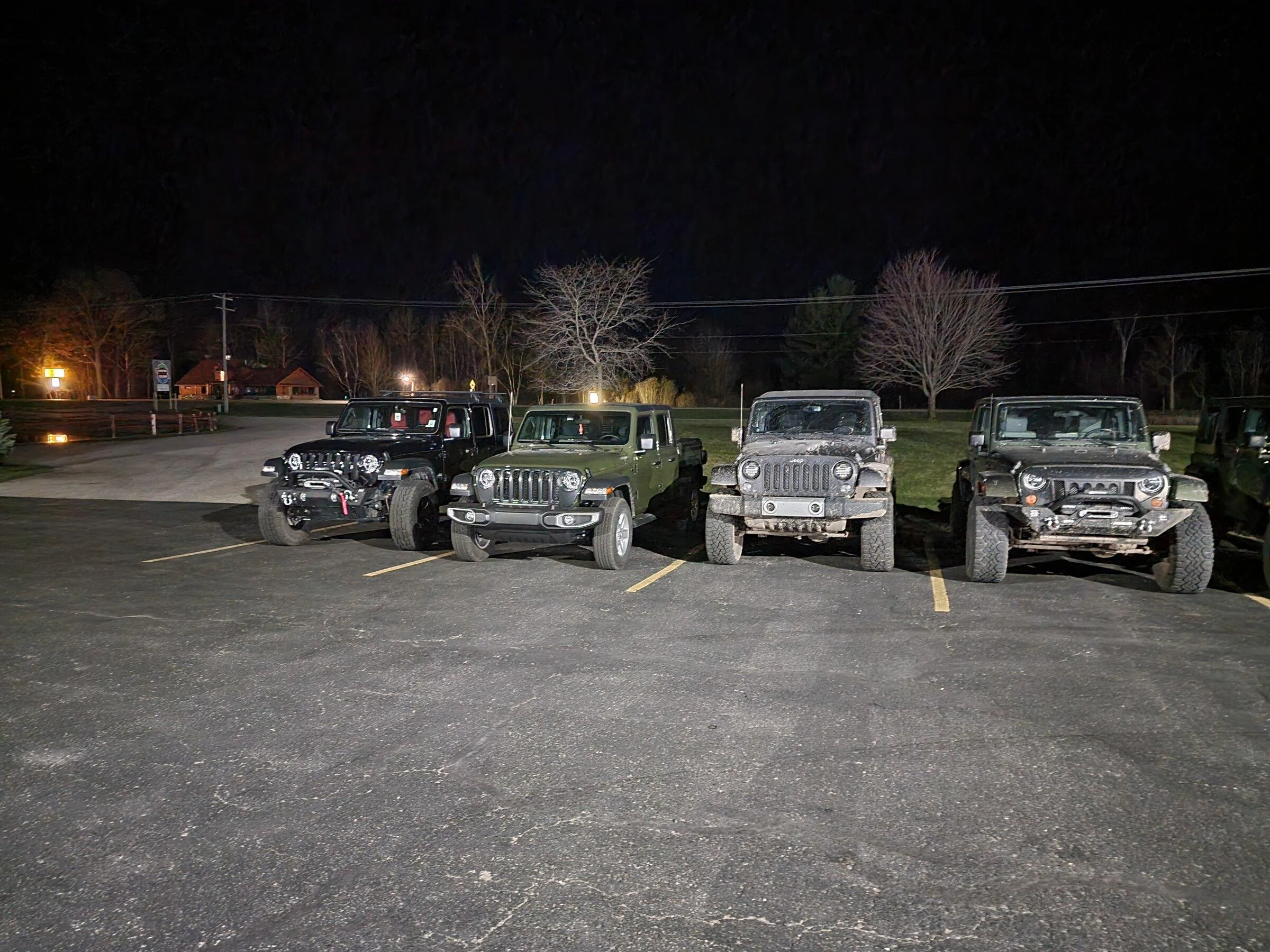 Jeep Gladiator Jeeps Parking Next To Jeeps 20220430_052159