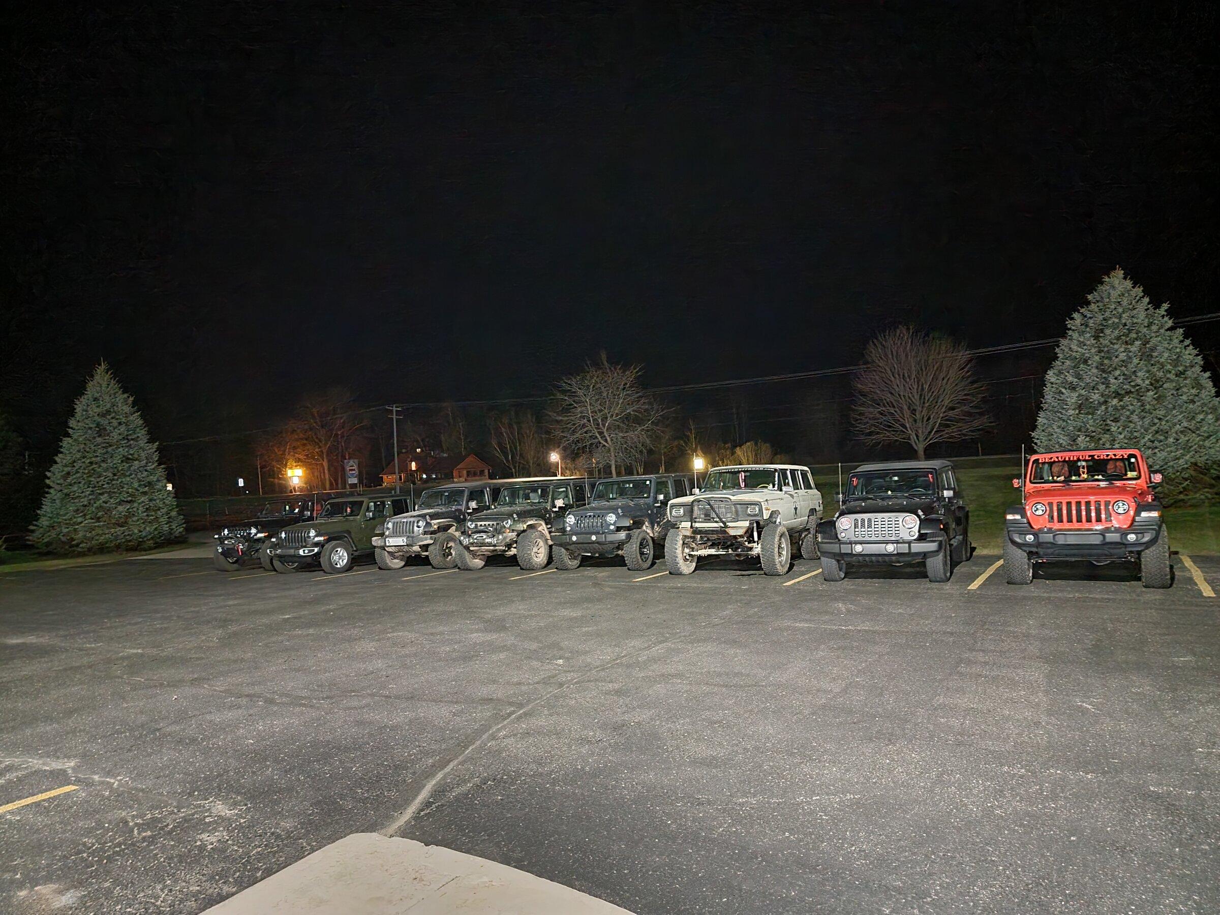 Jeep Gladiator Jeeps Parking Next To Jeeps 20220430_052135