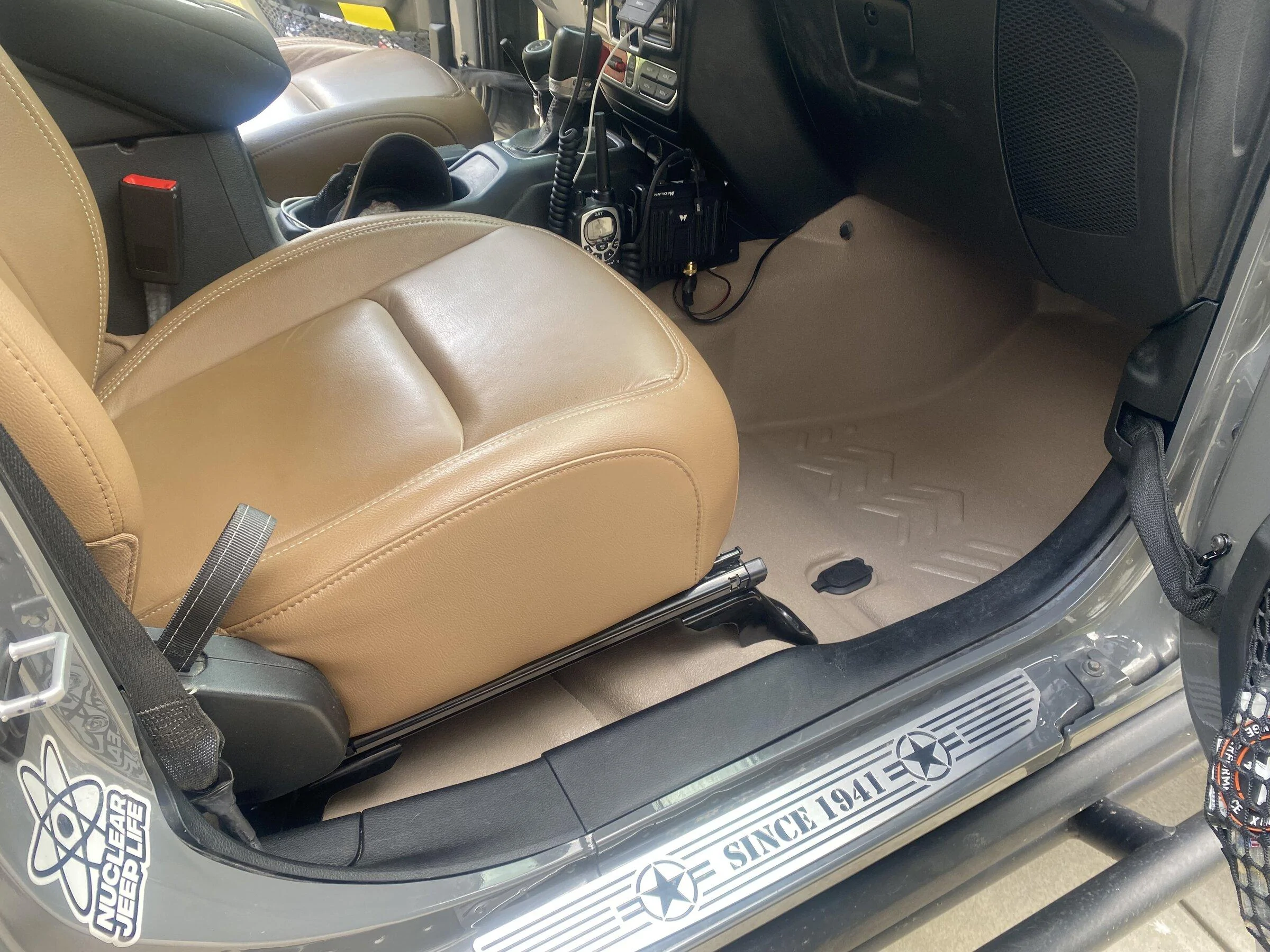 Jeep Gladiator Armorlite Desert Khaki with Tan Leather Interior 4A0A16E7-F10B-458D-A470-06E86A0FB239