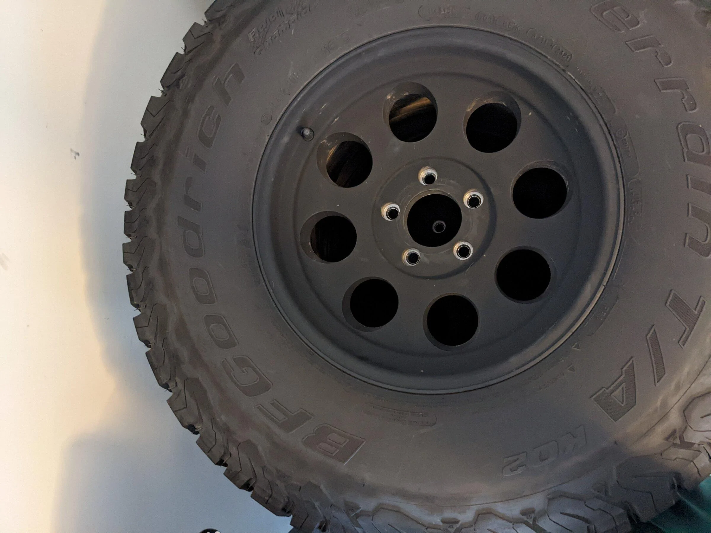 Jeep Gladiator (5) Pro Comp 69 w/ (5) K02 37x12.50x17 and TPMS PXL_20220501_232254259