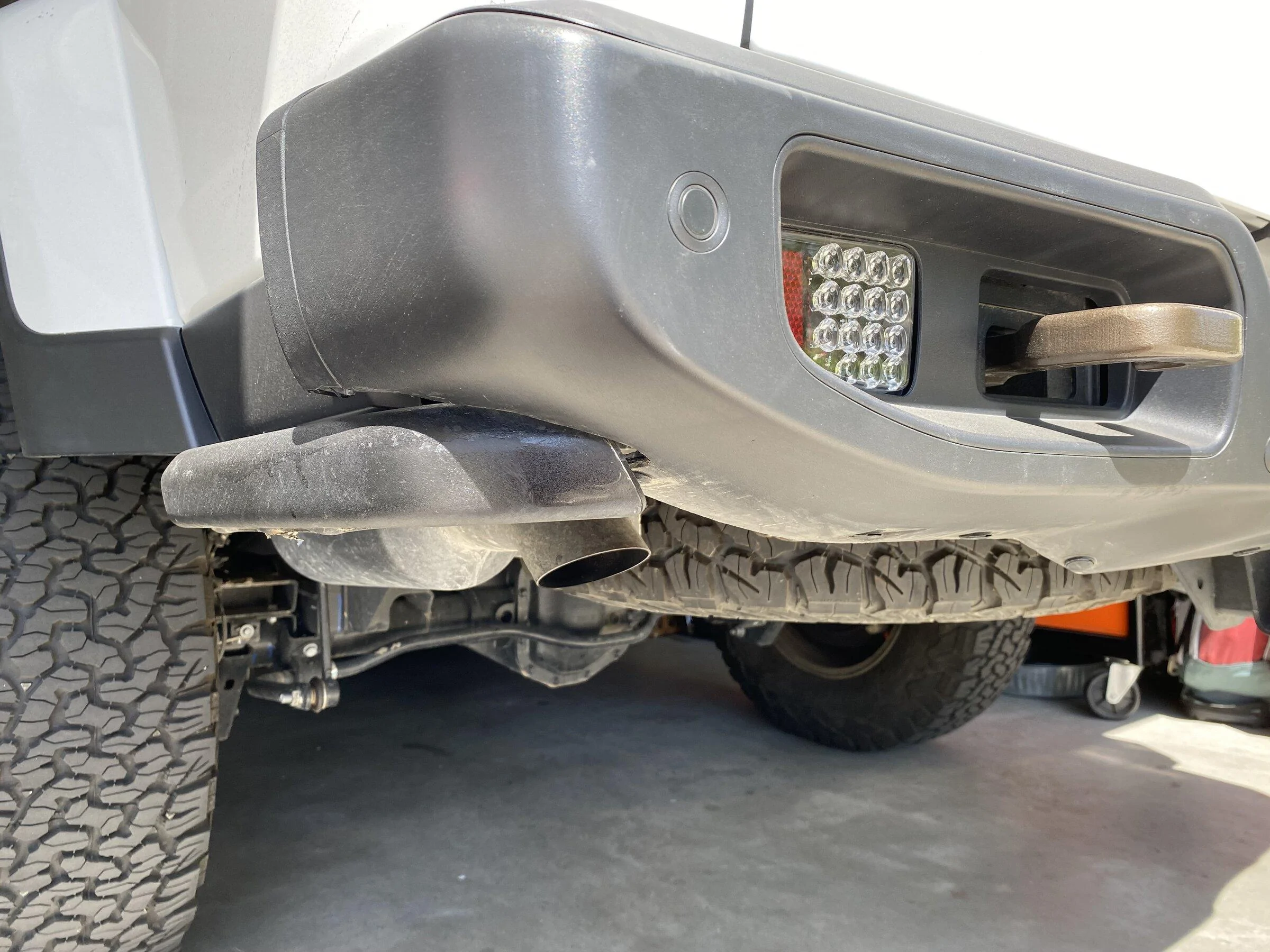Jeep Gladiator Rubicon rear bumper vs sport Bed Slider Bumper Mod