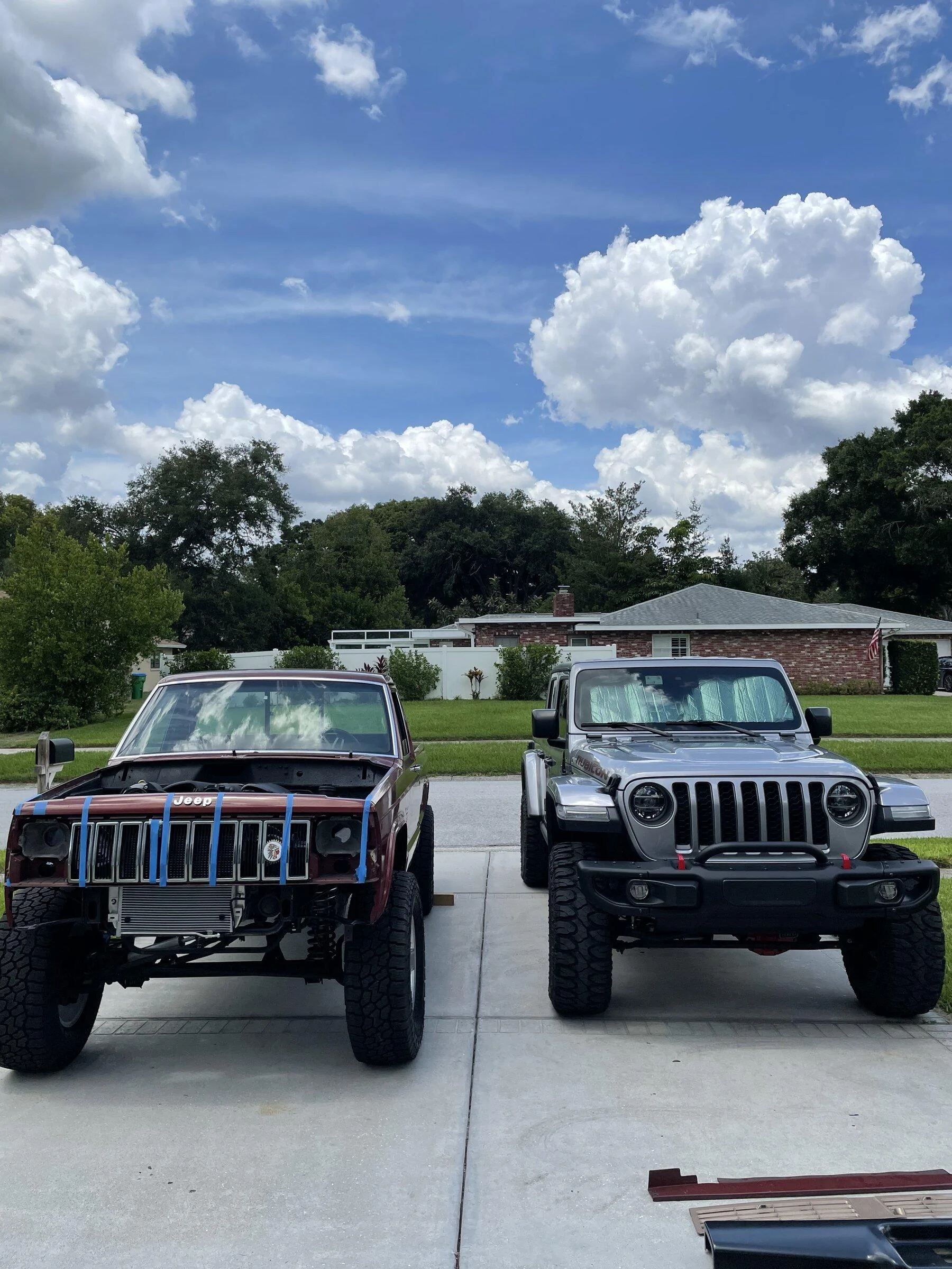 Jeep Gladiator Gladiator vs. Commanche A8F844F2-E615-4298-8288-8756C9A7BF53