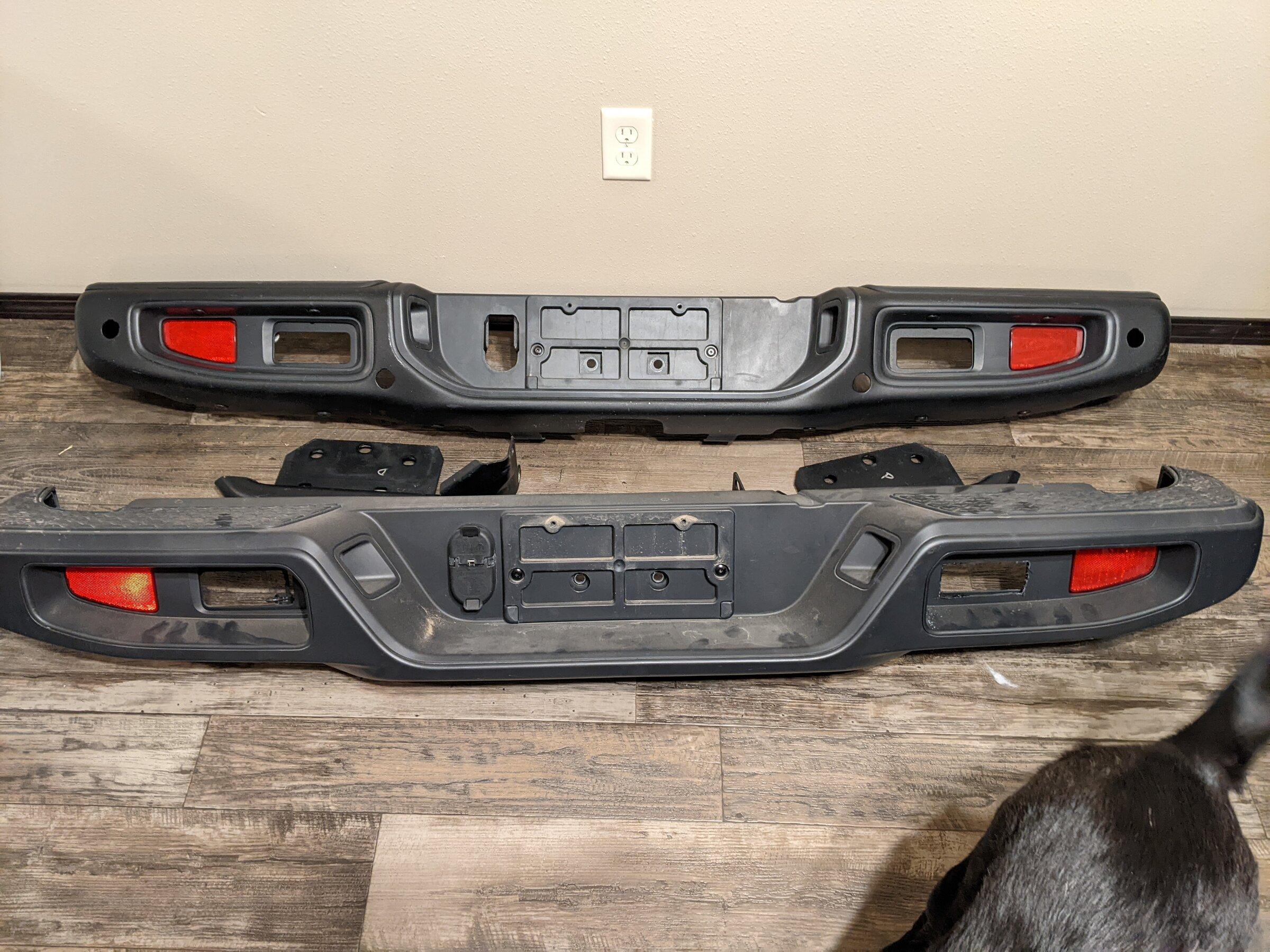 Jeep Gladiator Rubicon rear bumper vs sport PXL_20220120_232222922.MP