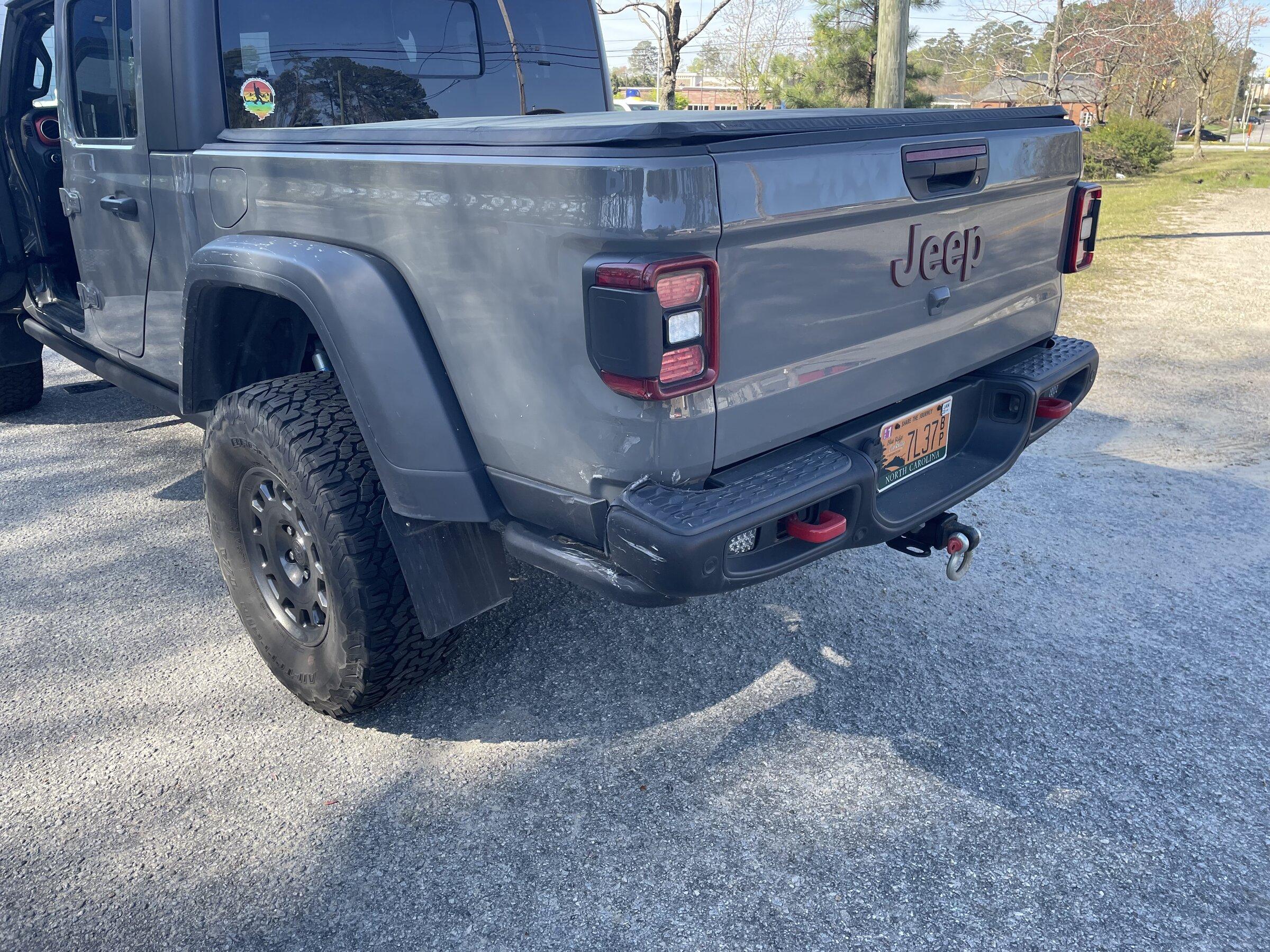 Jeep Gladiator Rubicon rear bumper vs sport 25DD97D9-DF89-48B2-BE71-3940F87C62EA