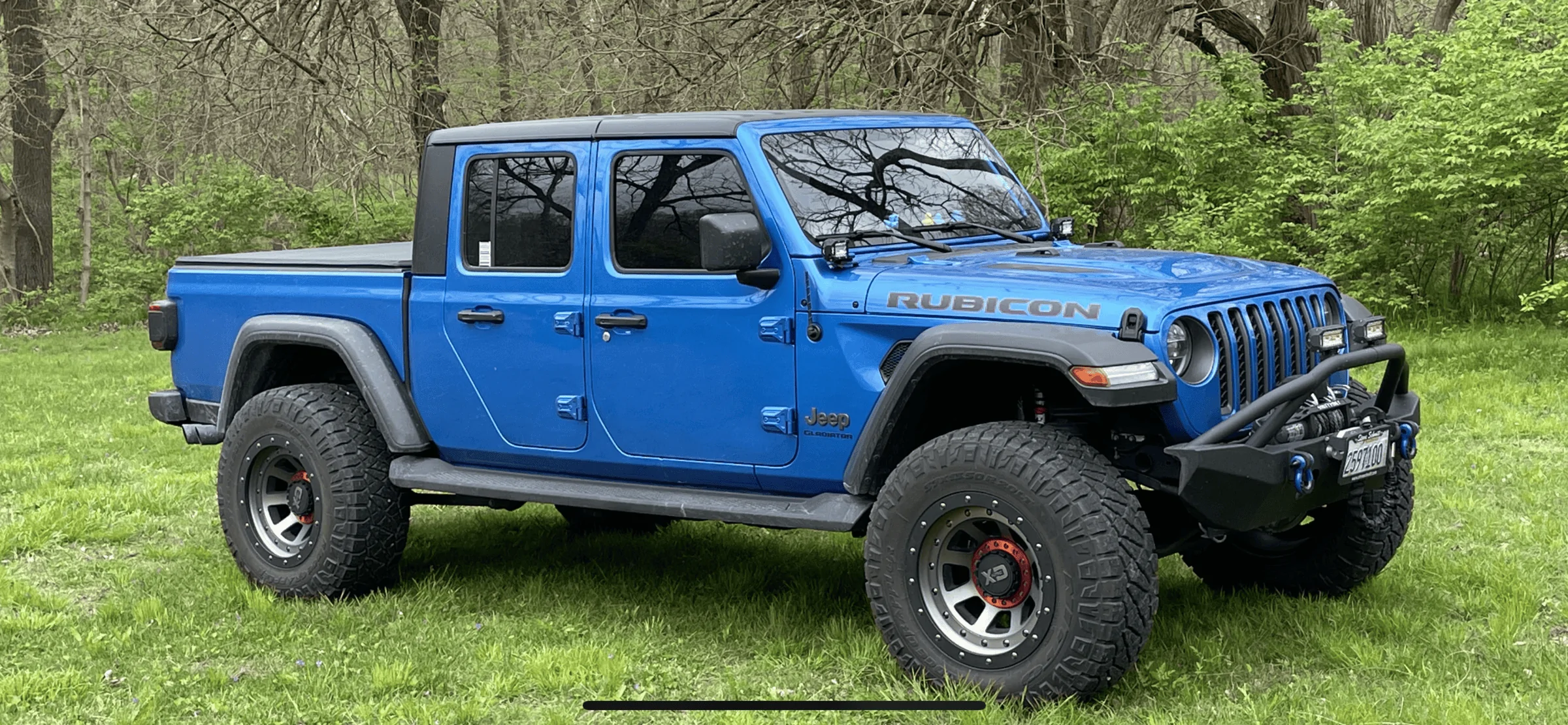 Jeep Gladiator What do you guys think of red wheels with the pearl blue 1D7ABD42-2AB9-4189-83C0-0E1B051F9E82