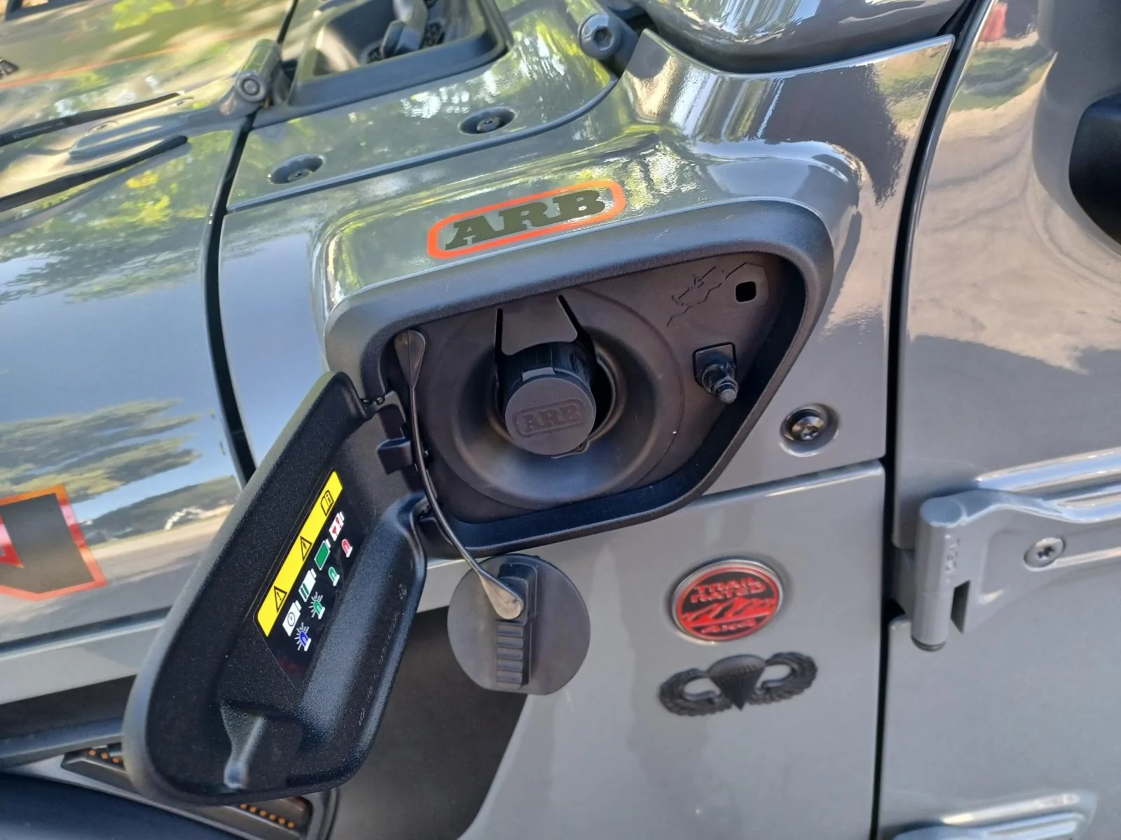 Jeep Gladiator Wrangler 4XE charge port cowl repurposed for ARB on-board air connection 20220506_082820
