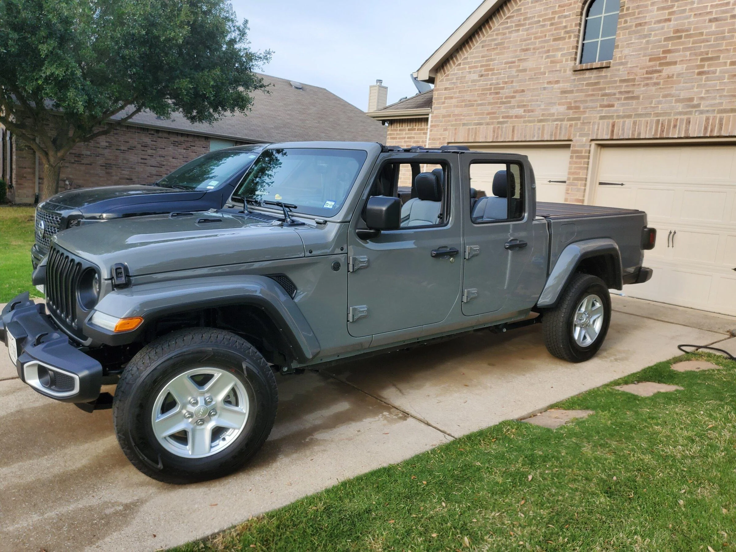 Jeep Gladiator Got rid of the butt ugly 4 wheel drive retro tailgate decal 20220501_185326
