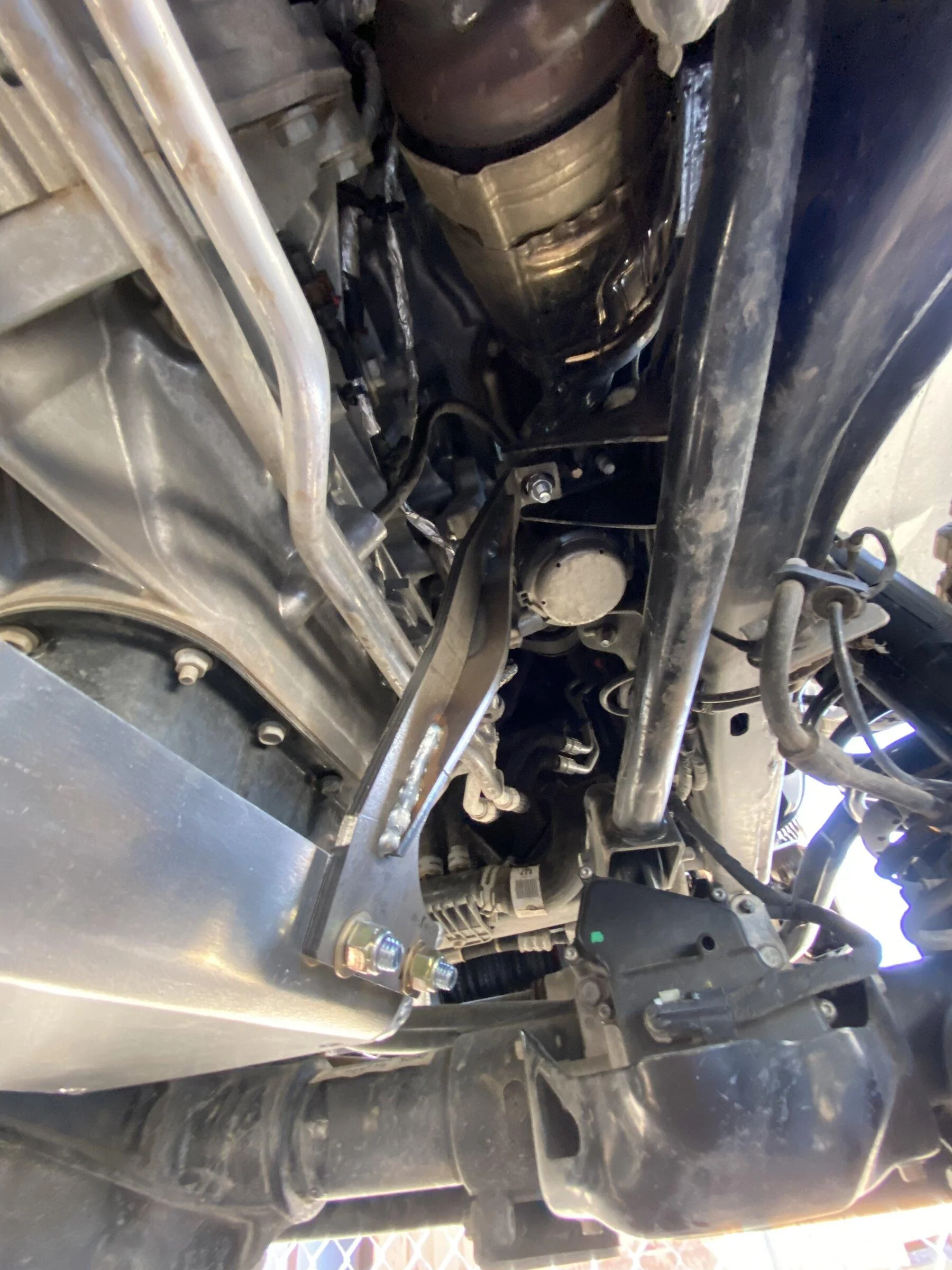 Jeep Gladiator 3.6 Rear motor mount bolt removal A115570D-30F8-4907-9571-5D6CE53824B1