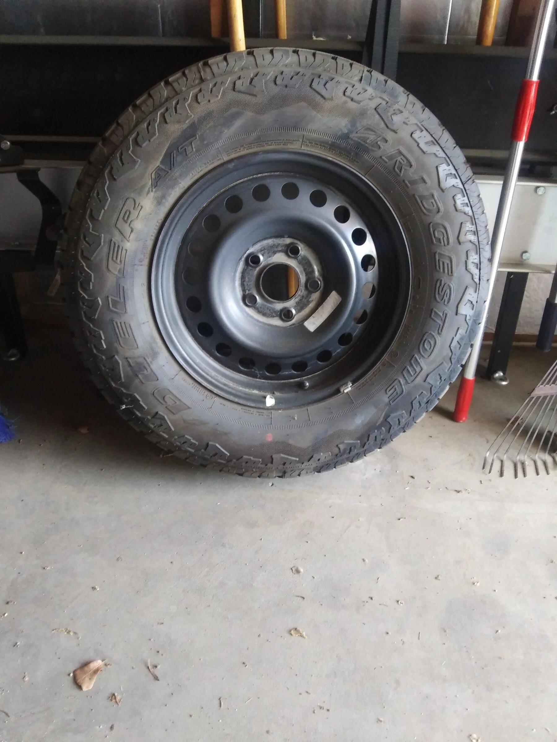 Jeep Gladiator Factory Spare 245/75-17 20220418_173347