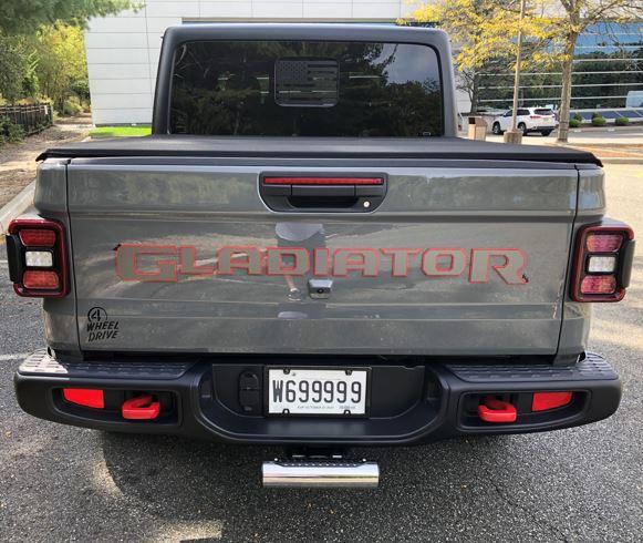 Jeep Gladiator Got rid of the butt ugly 4 wheel drive retro tailgate decal modded