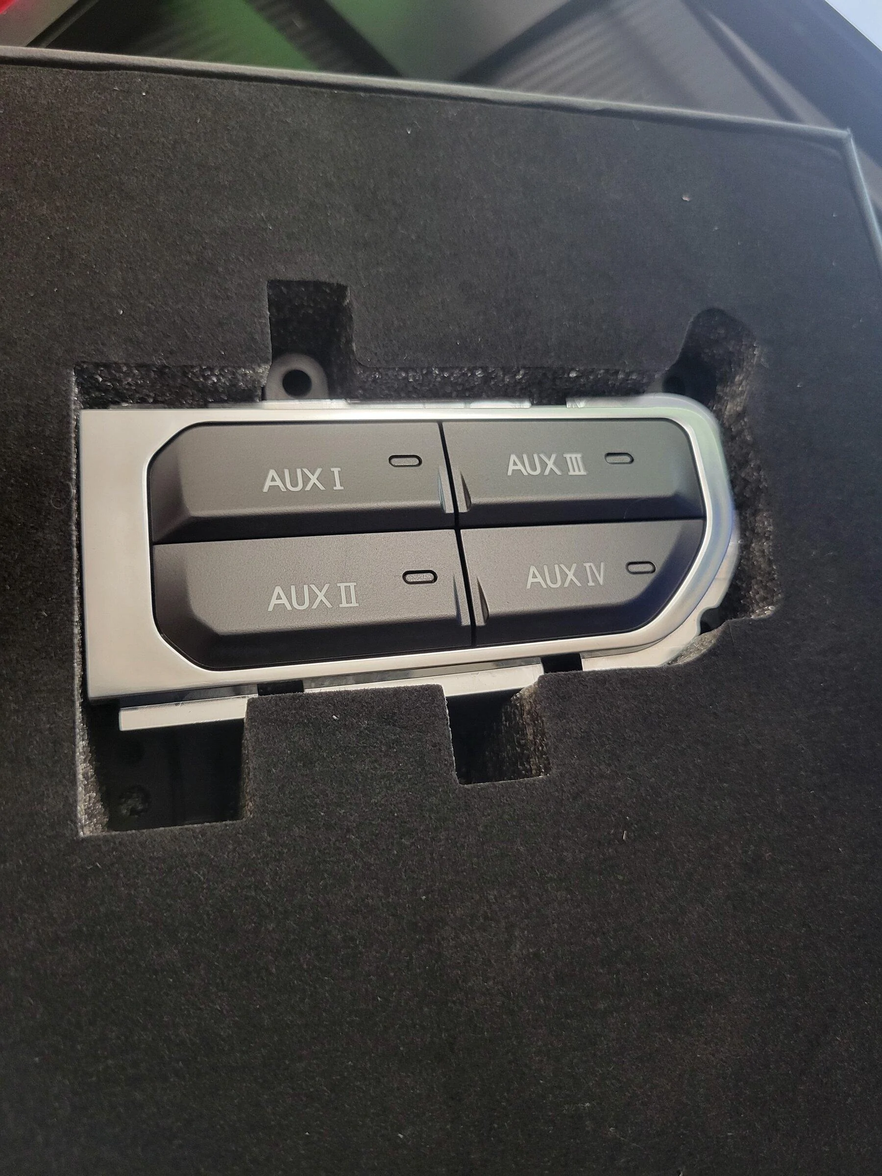 Jeep Gladiator New auxiliary switch bank 20220507_164258