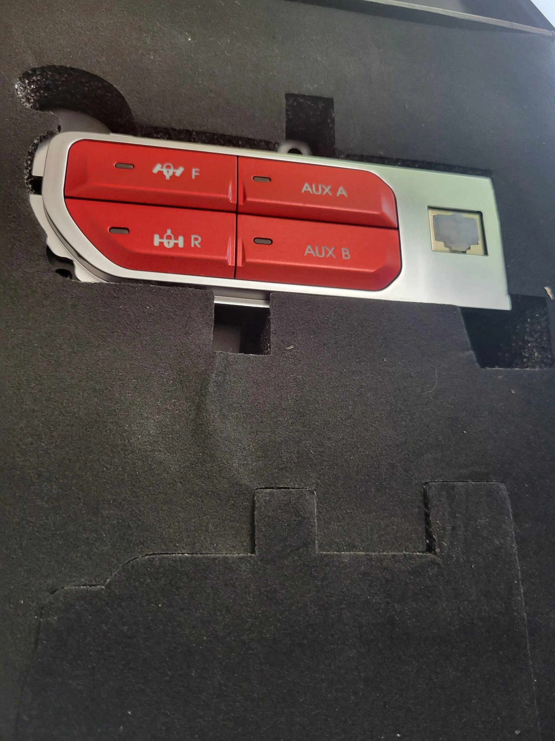 Jeep Gladiator New auxiliary switch bank 20220507_164232