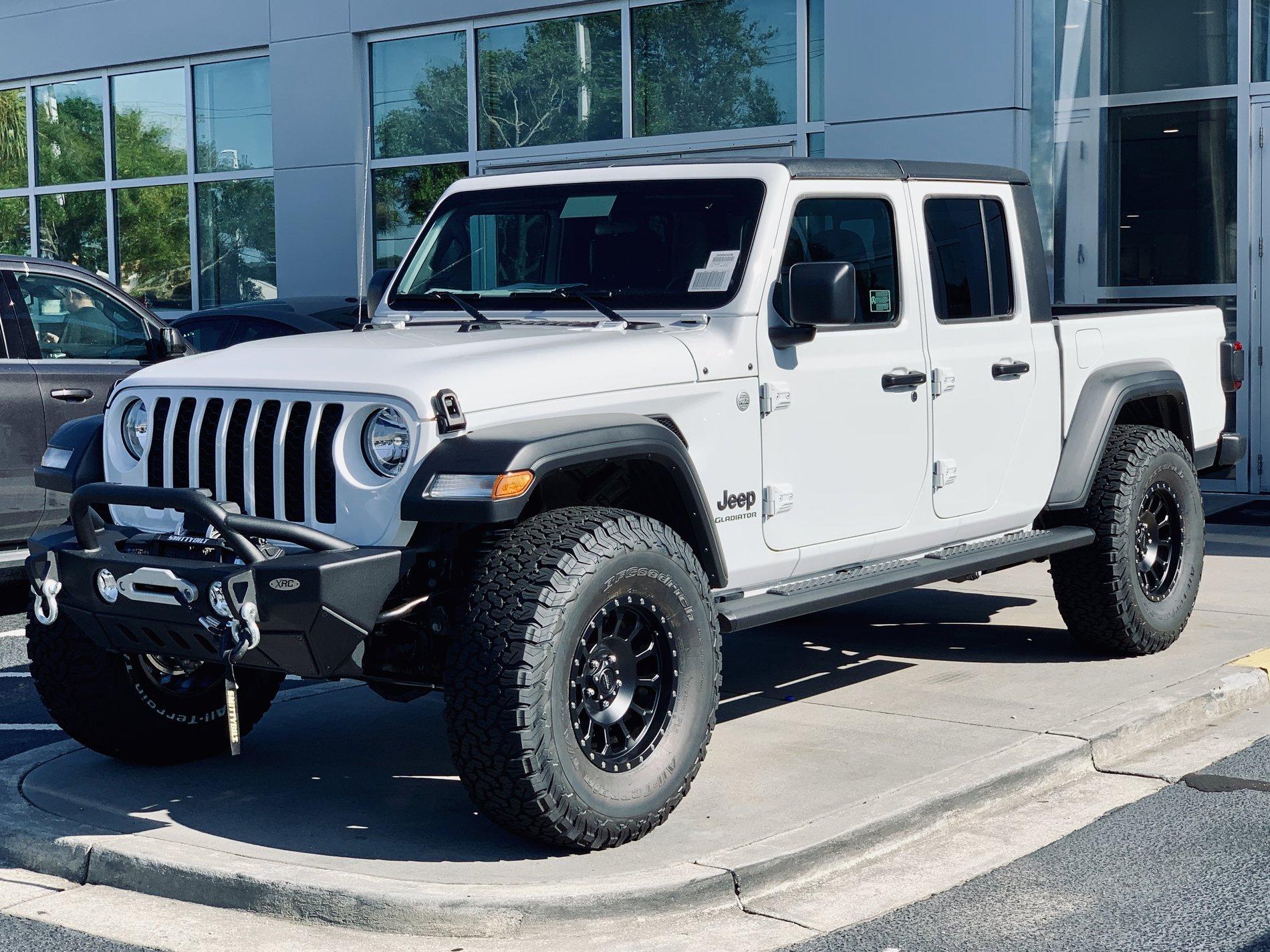 Jeep Gladiator BRIGHT WHITE Gladiator JT Club BE7E120E-B9DE-4F12-9118-FB52D84B1337