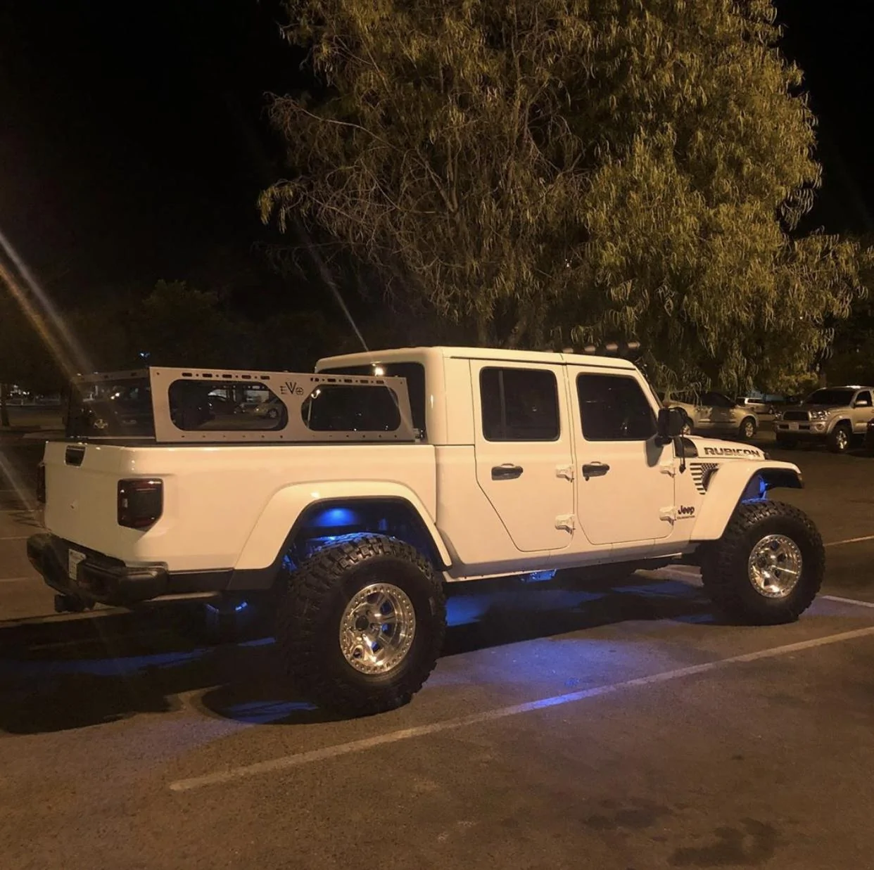 Jeep Gladiator BRIGHT WHITE Gladiator JT Club 065653E1-4F10-48F9-93C9-14B9BB08807D